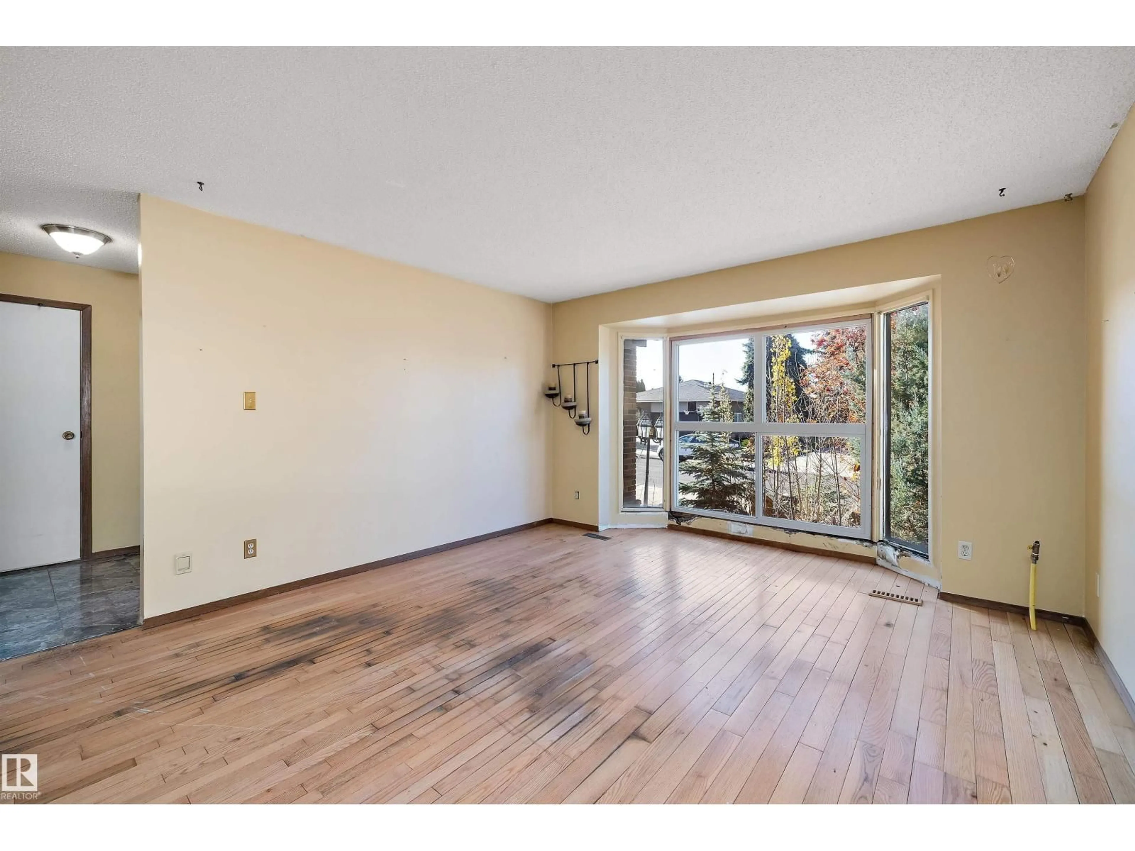 A pic of a room for 2031 104A ST, Edmonton Alberta T6J5A6