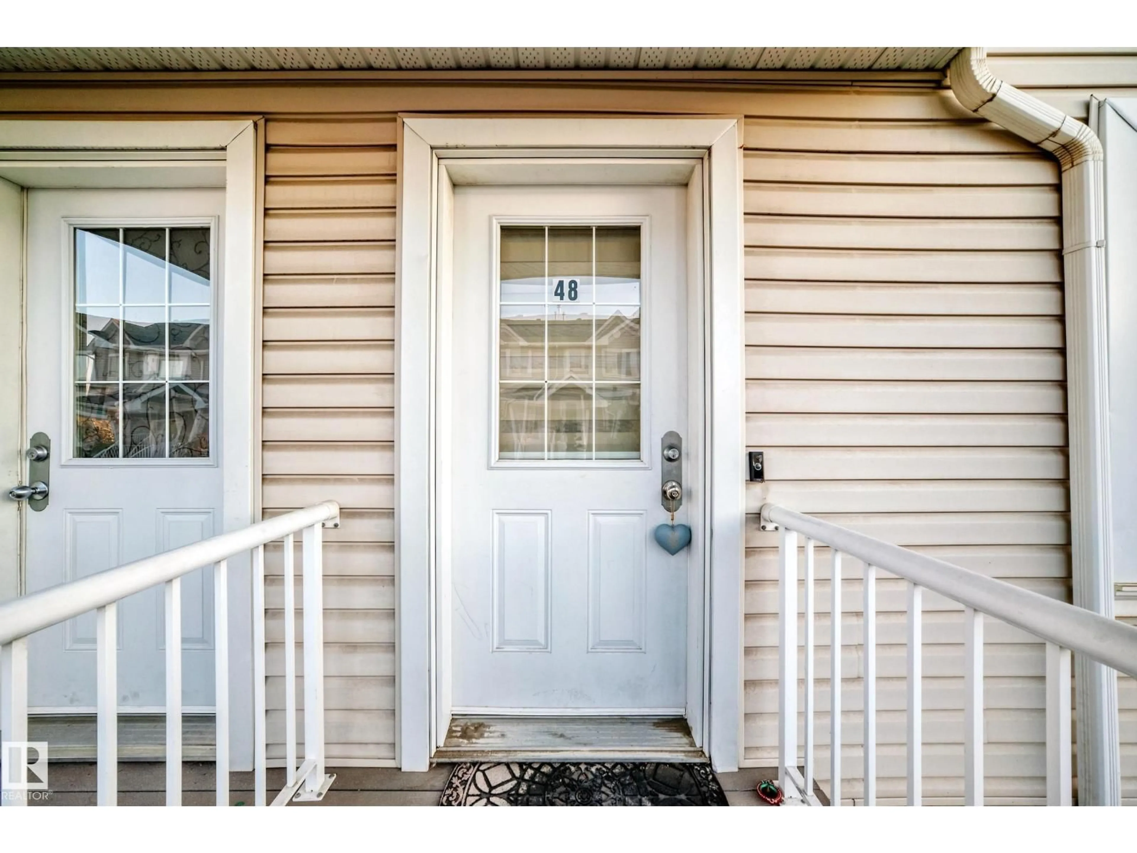 Indoor entryway for 2503 24 ST, Edmonton Alberta T6T0B5