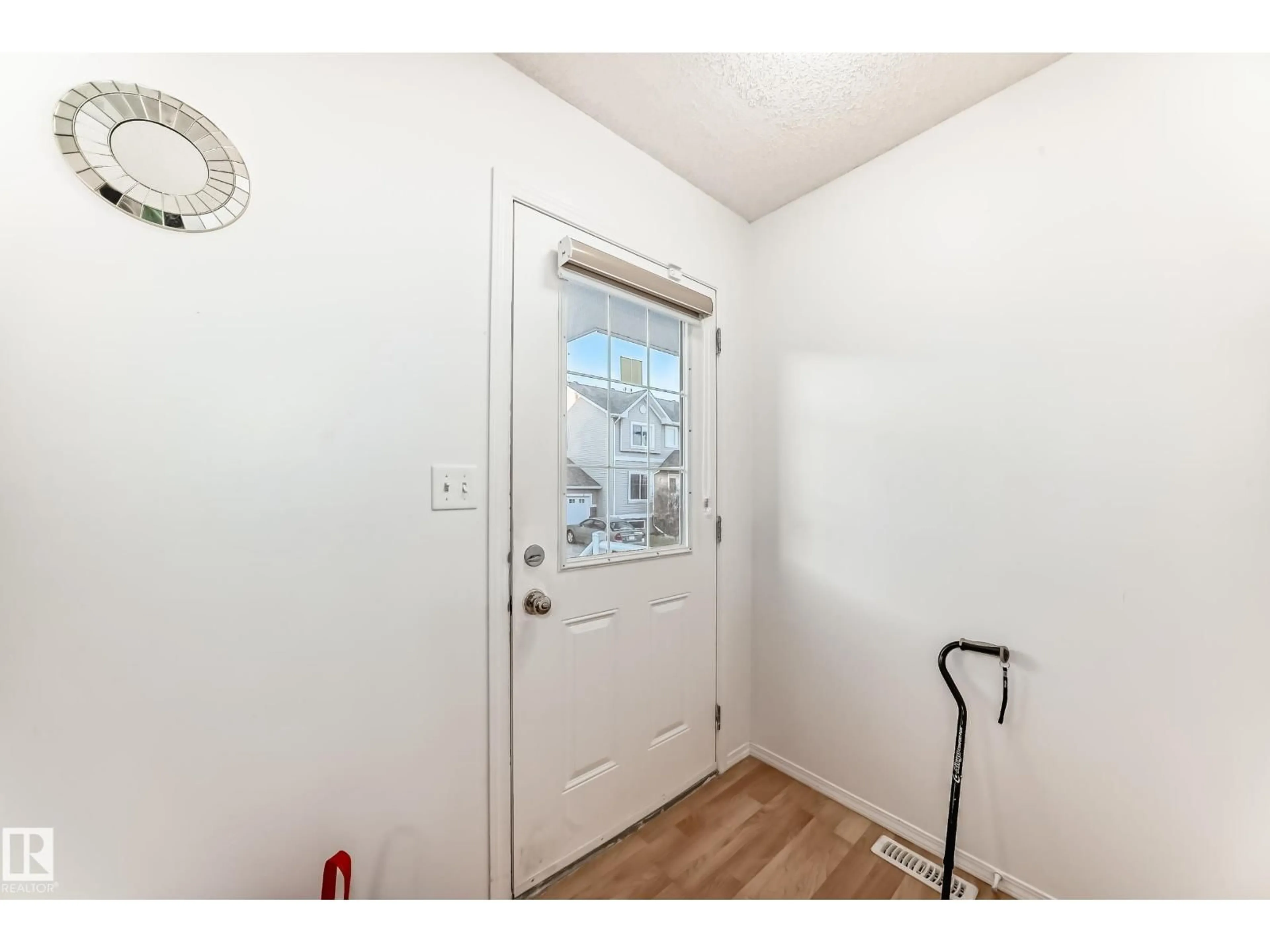 Indoor entryway for 2503 24 ST, Edmonton Alberta T6T0B5