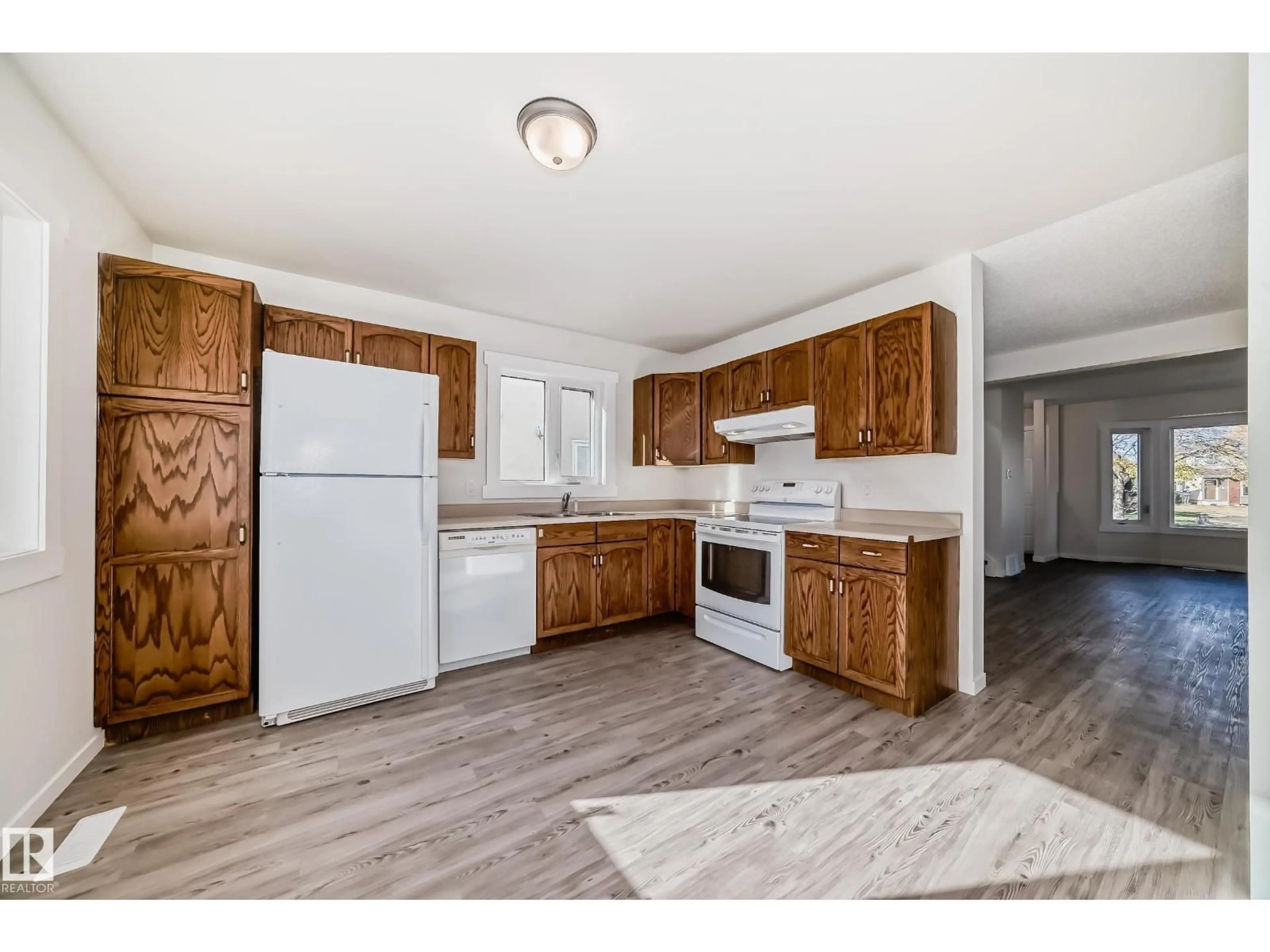 Standard kitchen, wood/laminate floor for NW - 2017 108 ST, Edmonton Alberta T6J5V4