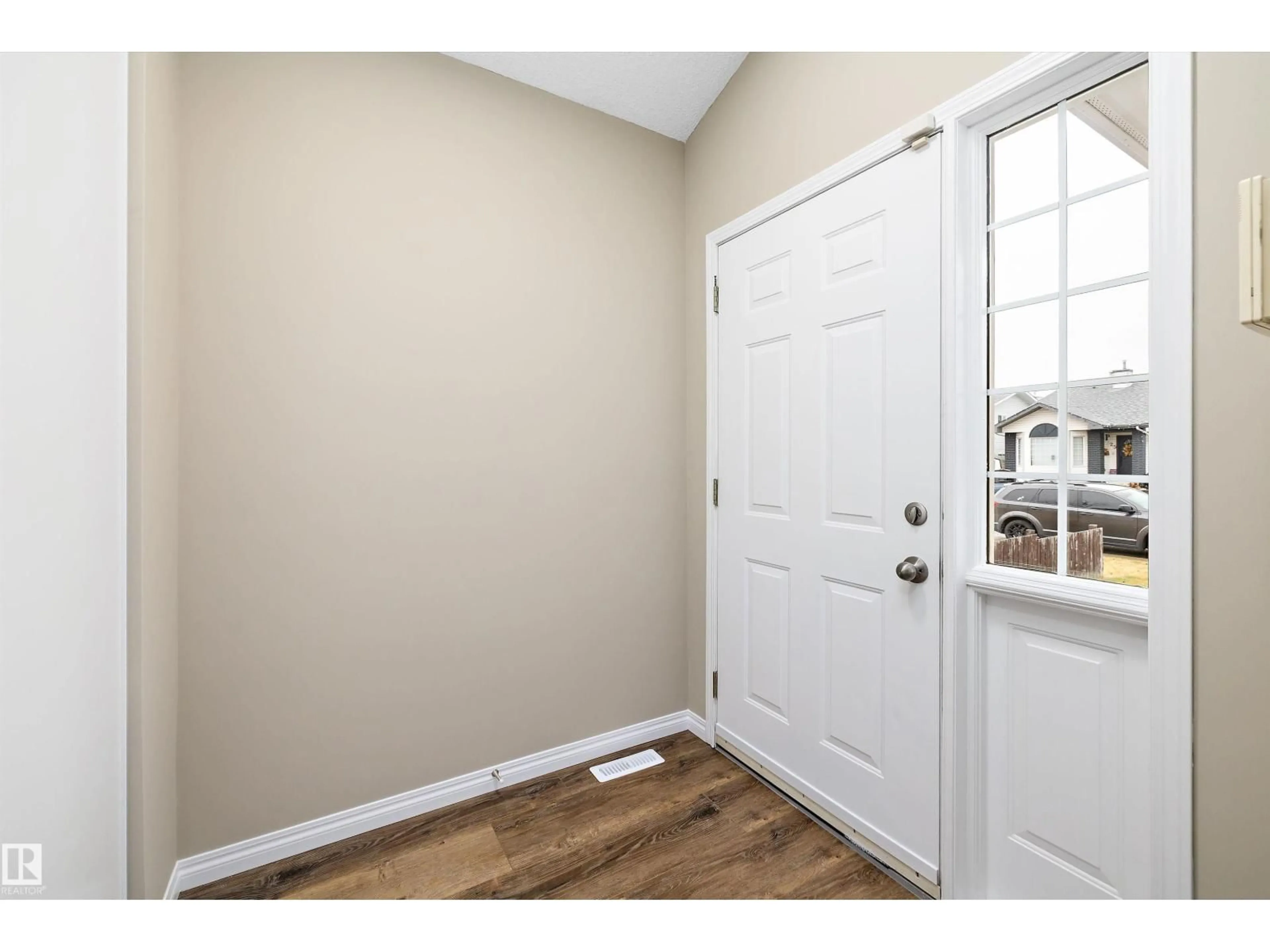 Indoor entryway for 24 GOLD EYE DR, Devon Alberta T9G1V9
