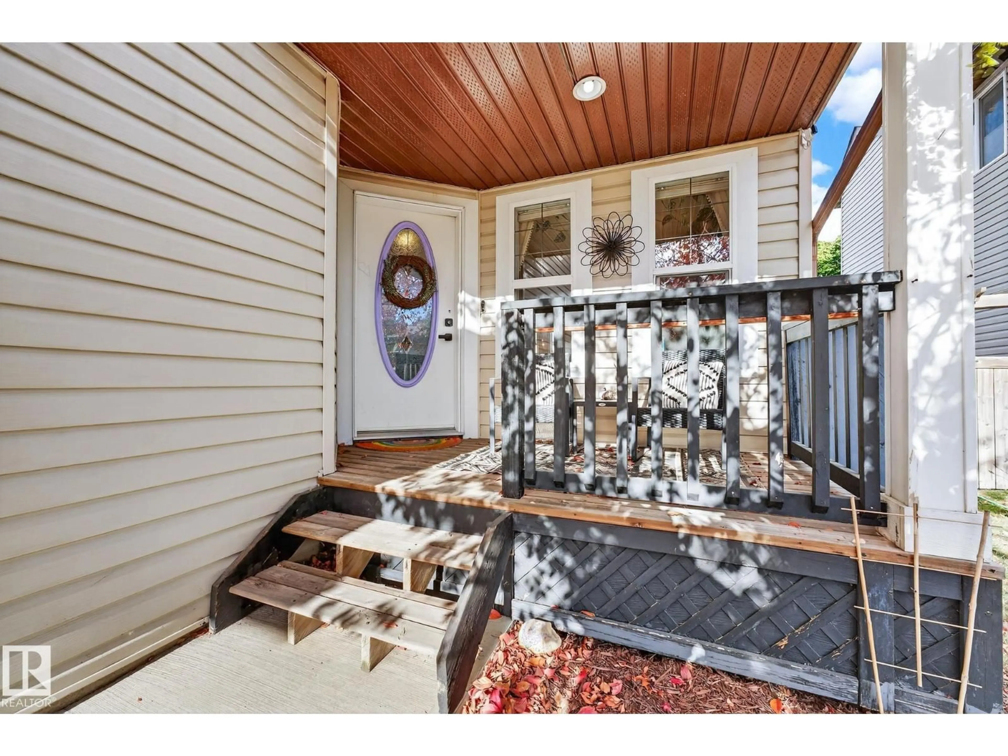 Indoor entryway for 38 SUMMERCOURT RD, Sherwood Park Alberta T8H2V9