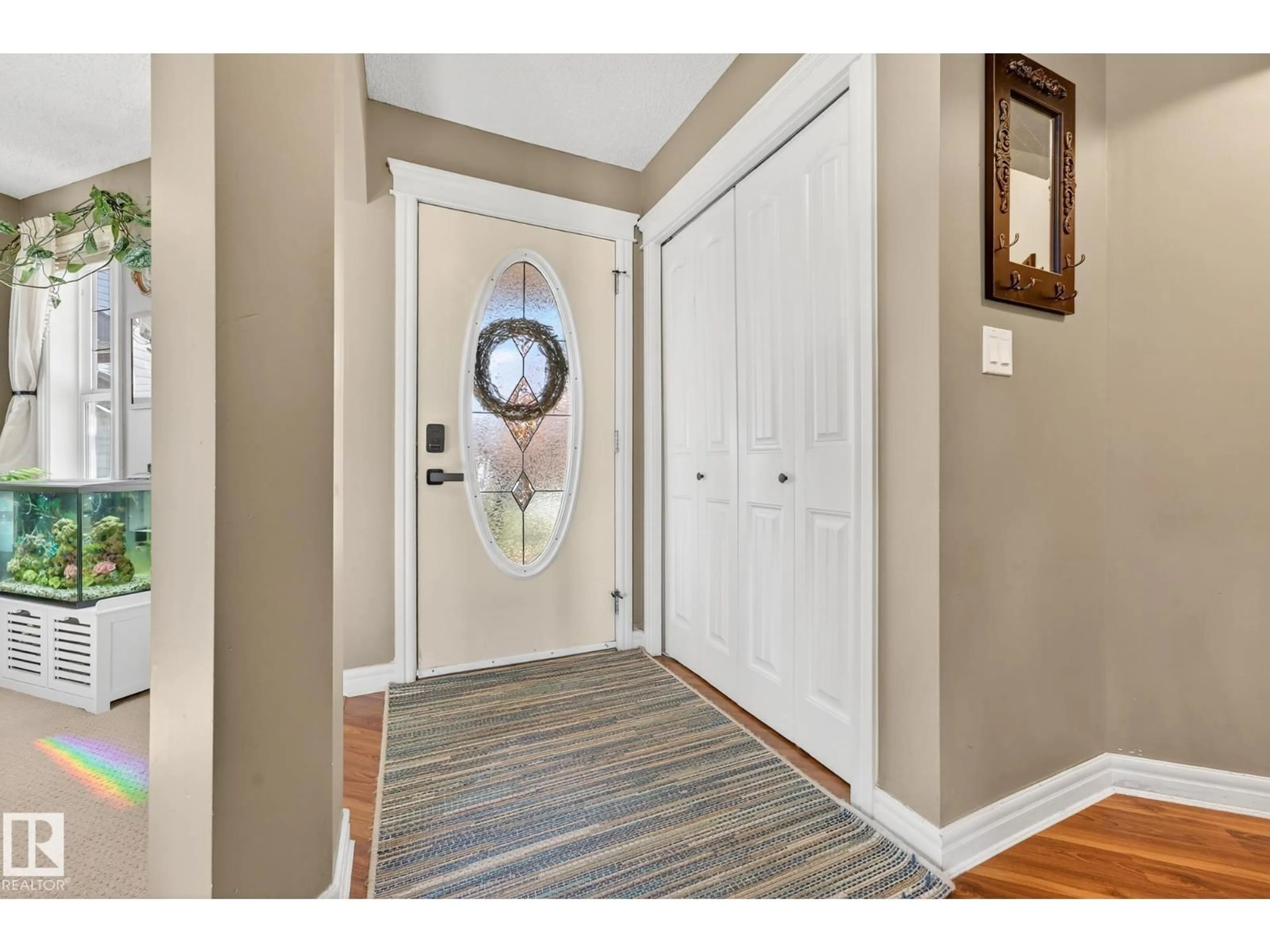 Indoor entryway for 38 SUMMERCOURT RD, Sherwood Park Alberta T8H2V9
