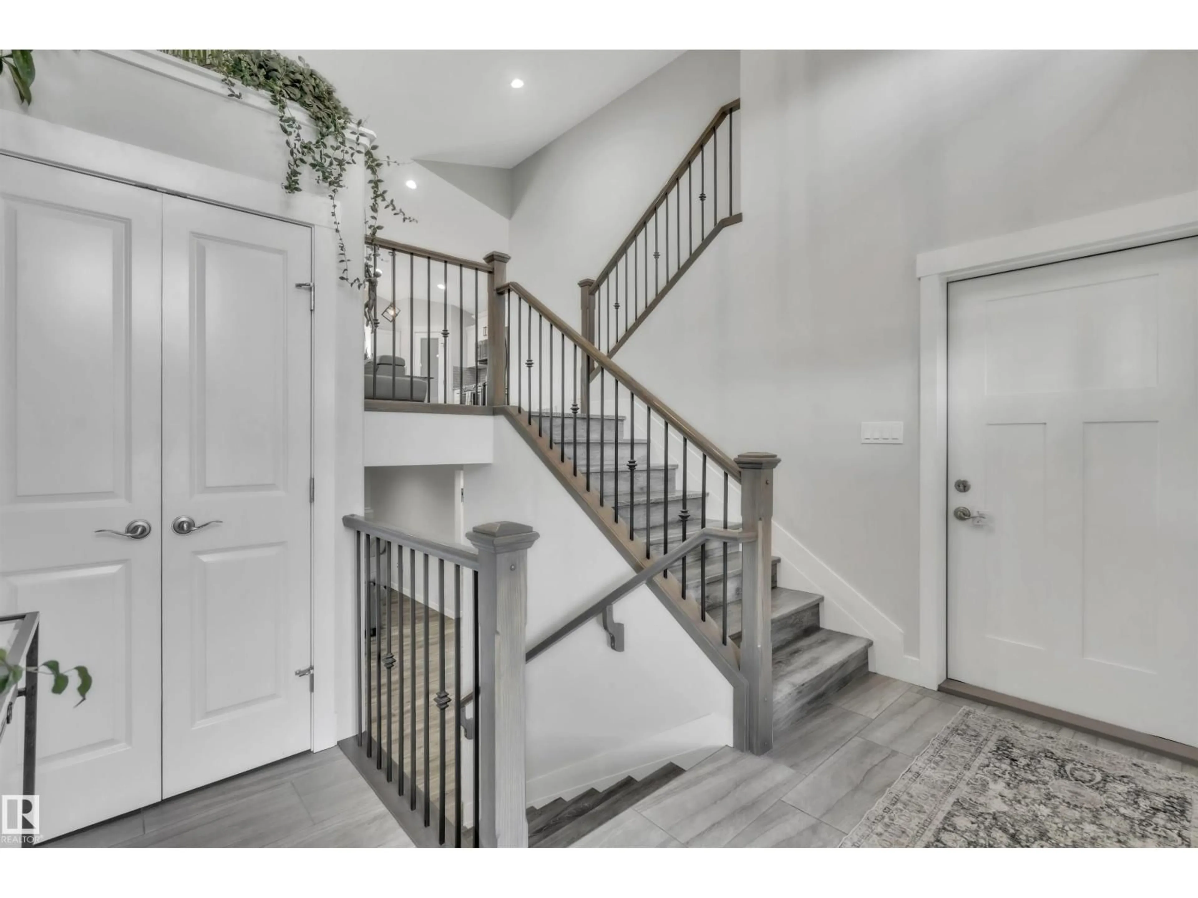 Indoor entryway for 1719 CRESTVIEW WY, Cold Lake Alberta T9M0L8