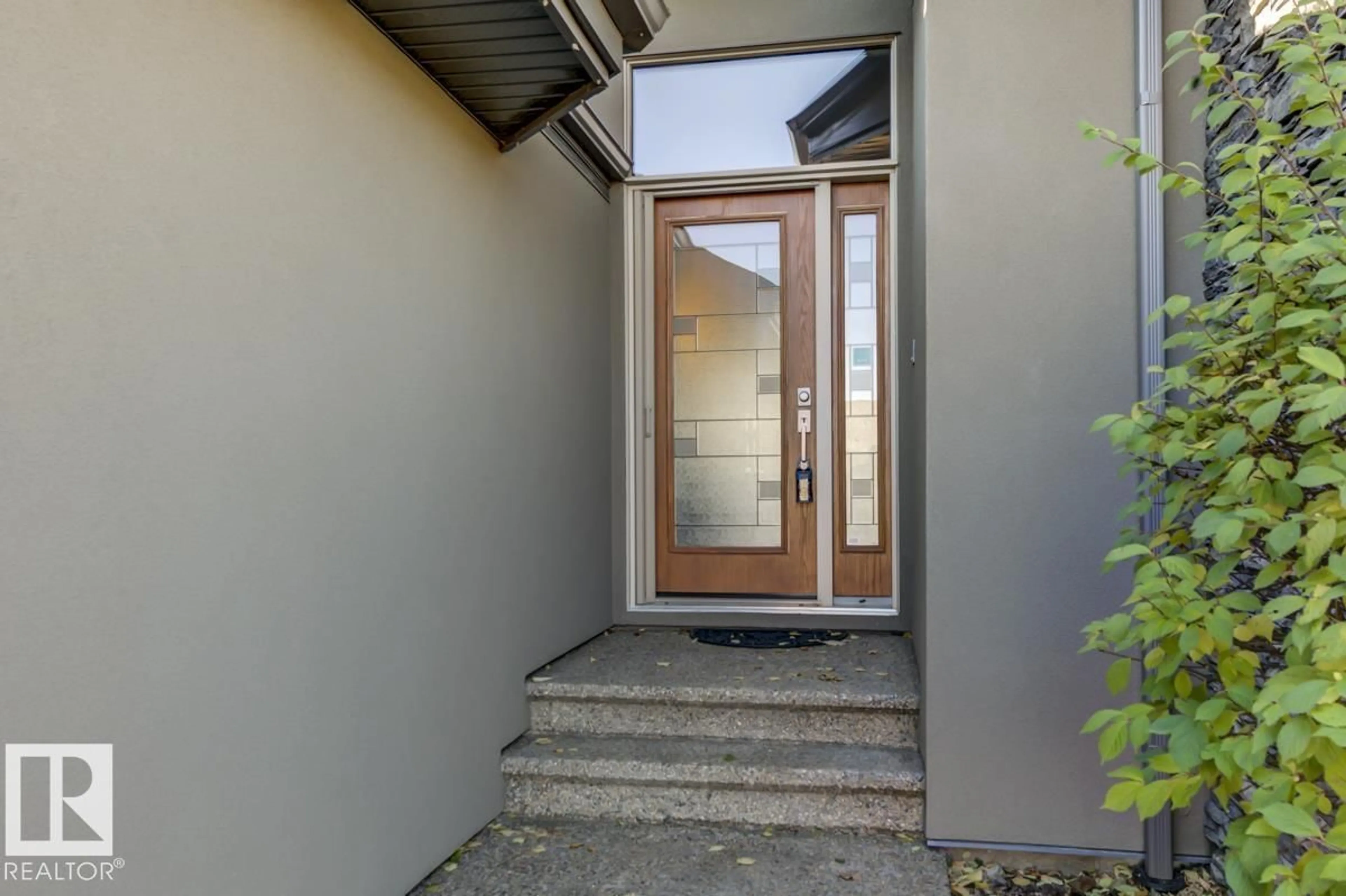 Indoor entryway for 4625 MEAD PL, Edmonton Alberta T6R0T1