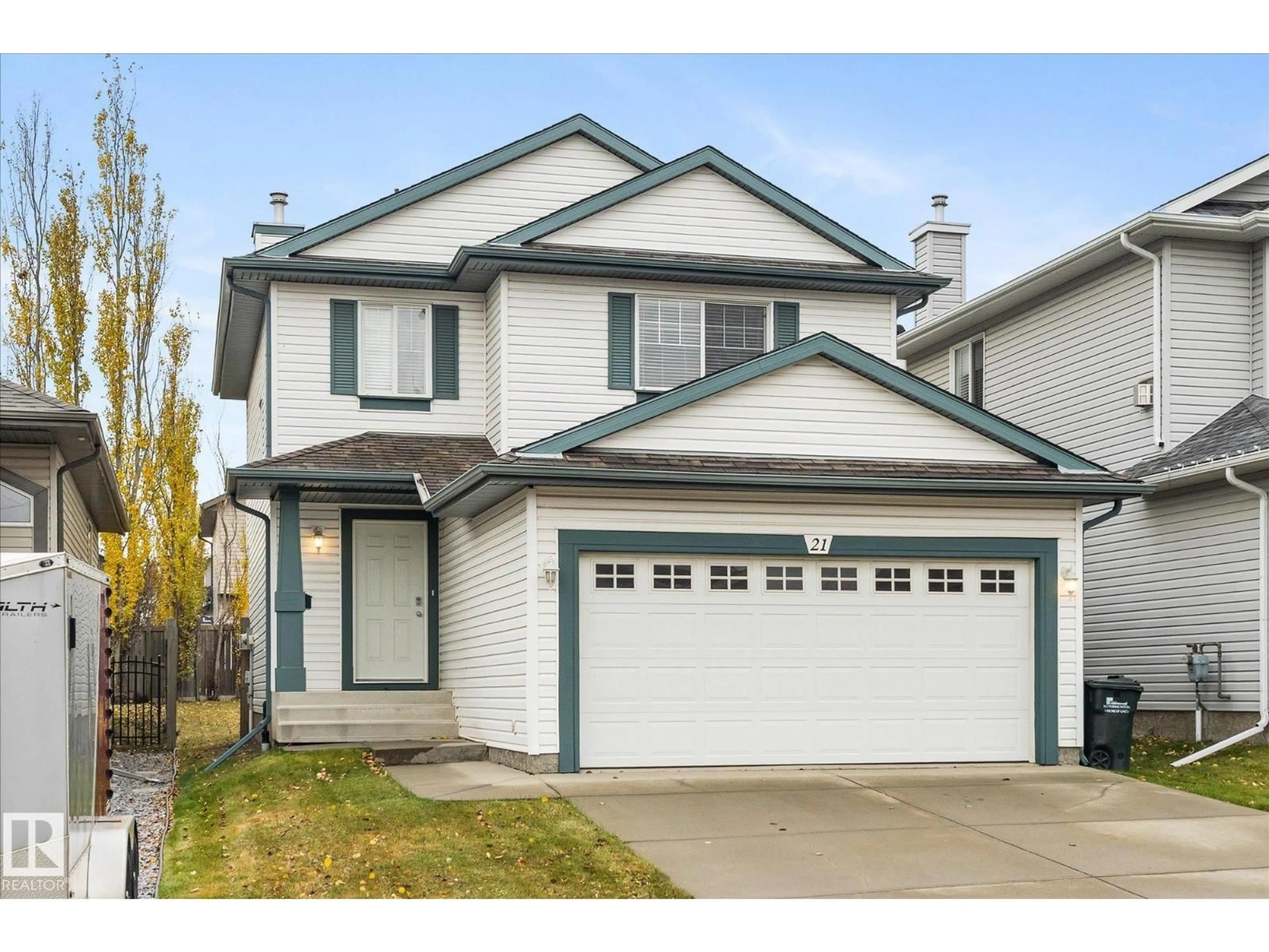 Home with vinyl exterior material, street for 21 CASCADE CR, Sherwood Park Alberta T8H2S7