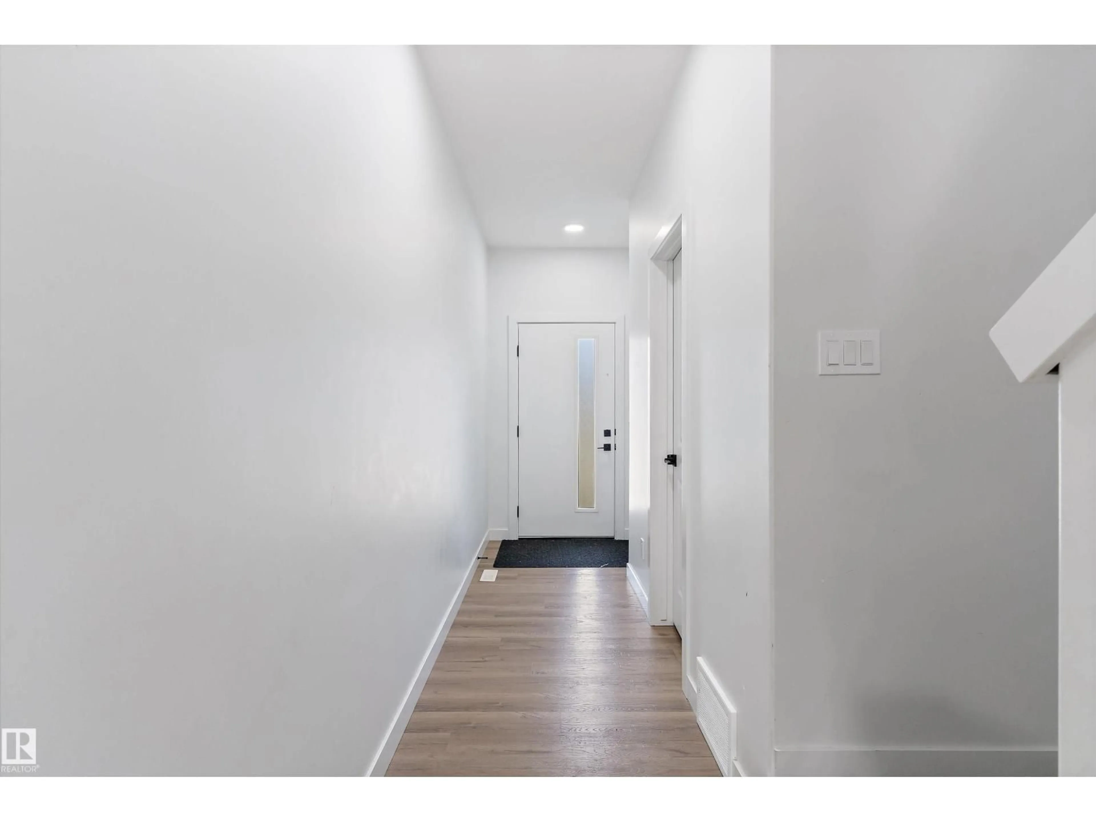 Indoor entryway for 5747 KOOTOOK WY, Edmonton Alberta T6W4A5