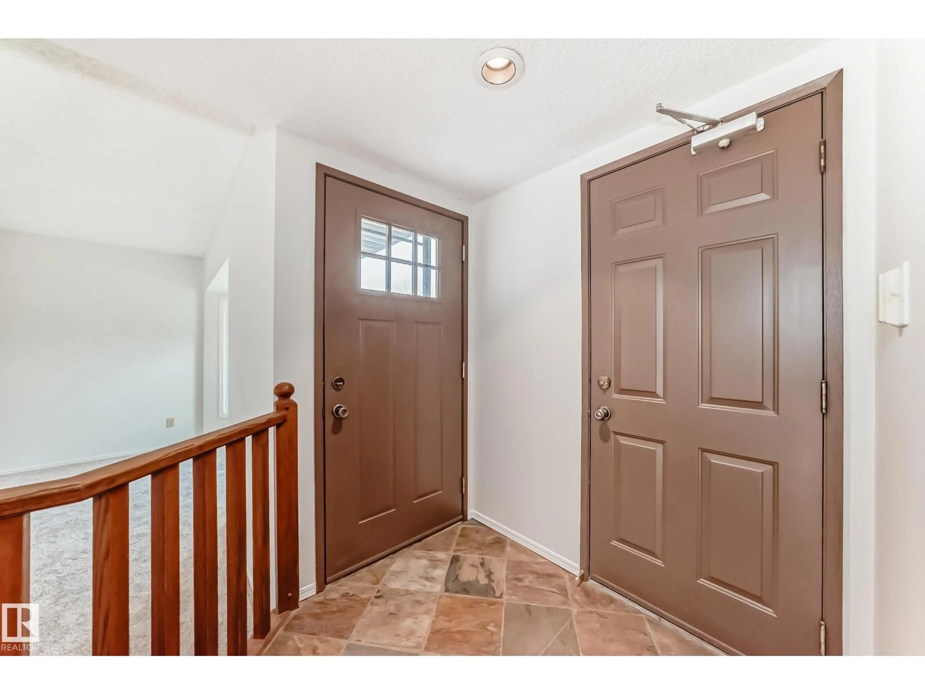 Indoor entryway for 1028 107 ST, Edmonton Alberta T6J6H2