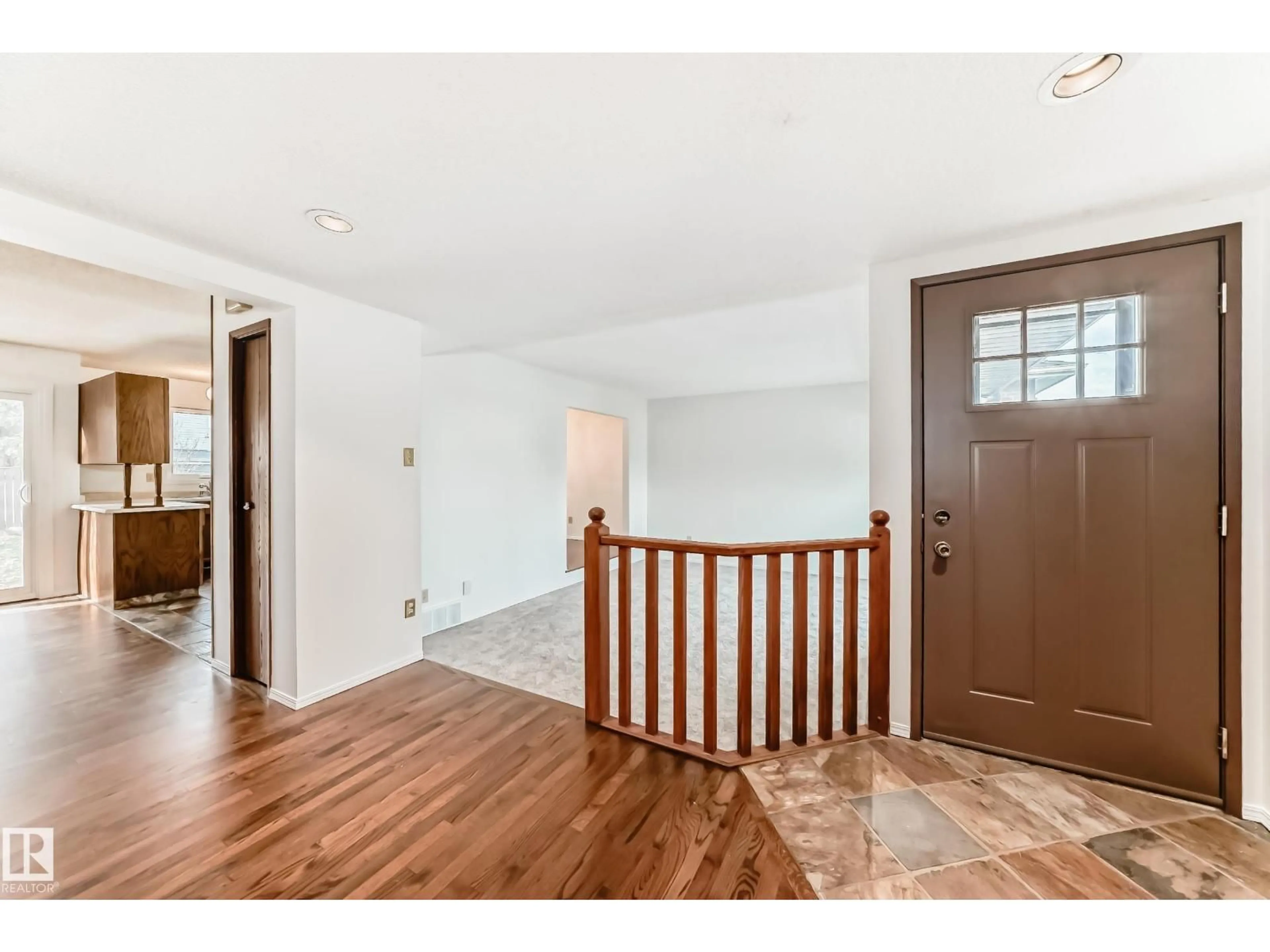 Indoor entryway for 1028 107 ST, Edmonton Alberta T6J6H2