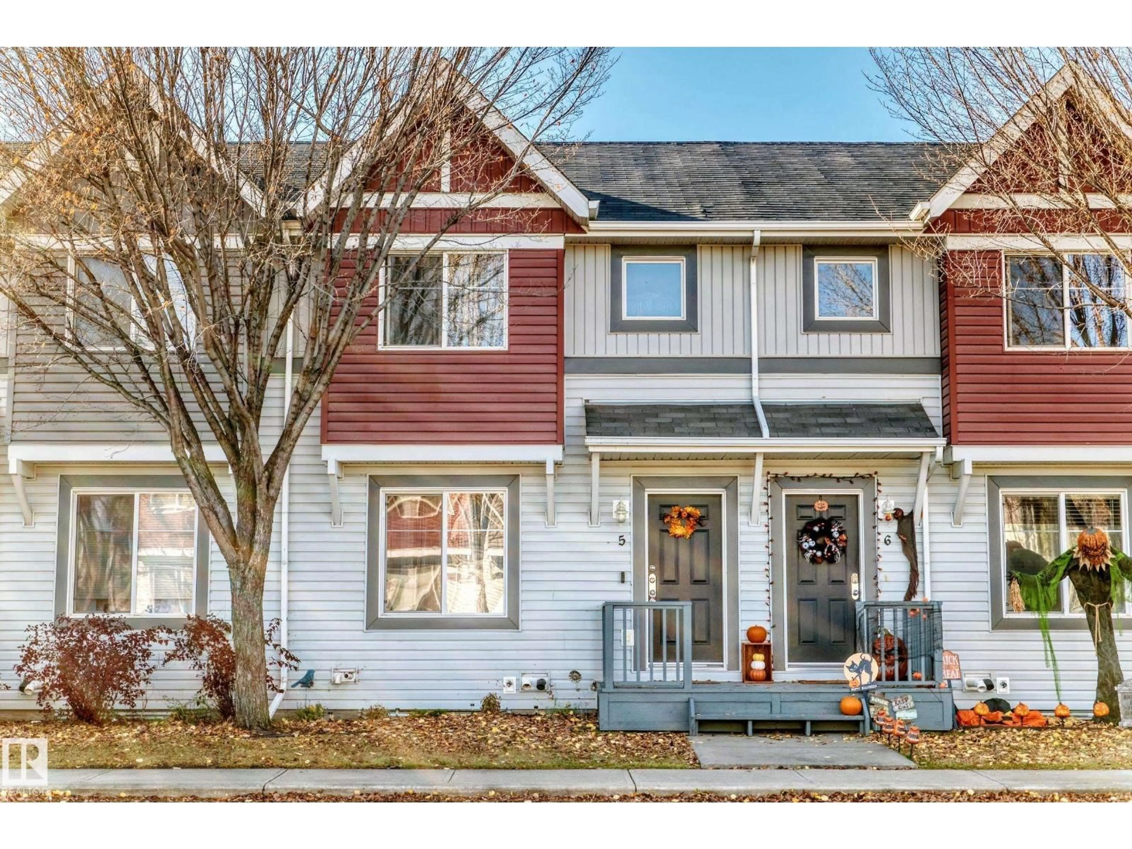 Home with vinyl exterior material, street for 5 - 1404 HERMITAGE RD, Edmonton Alberta T5A0P5