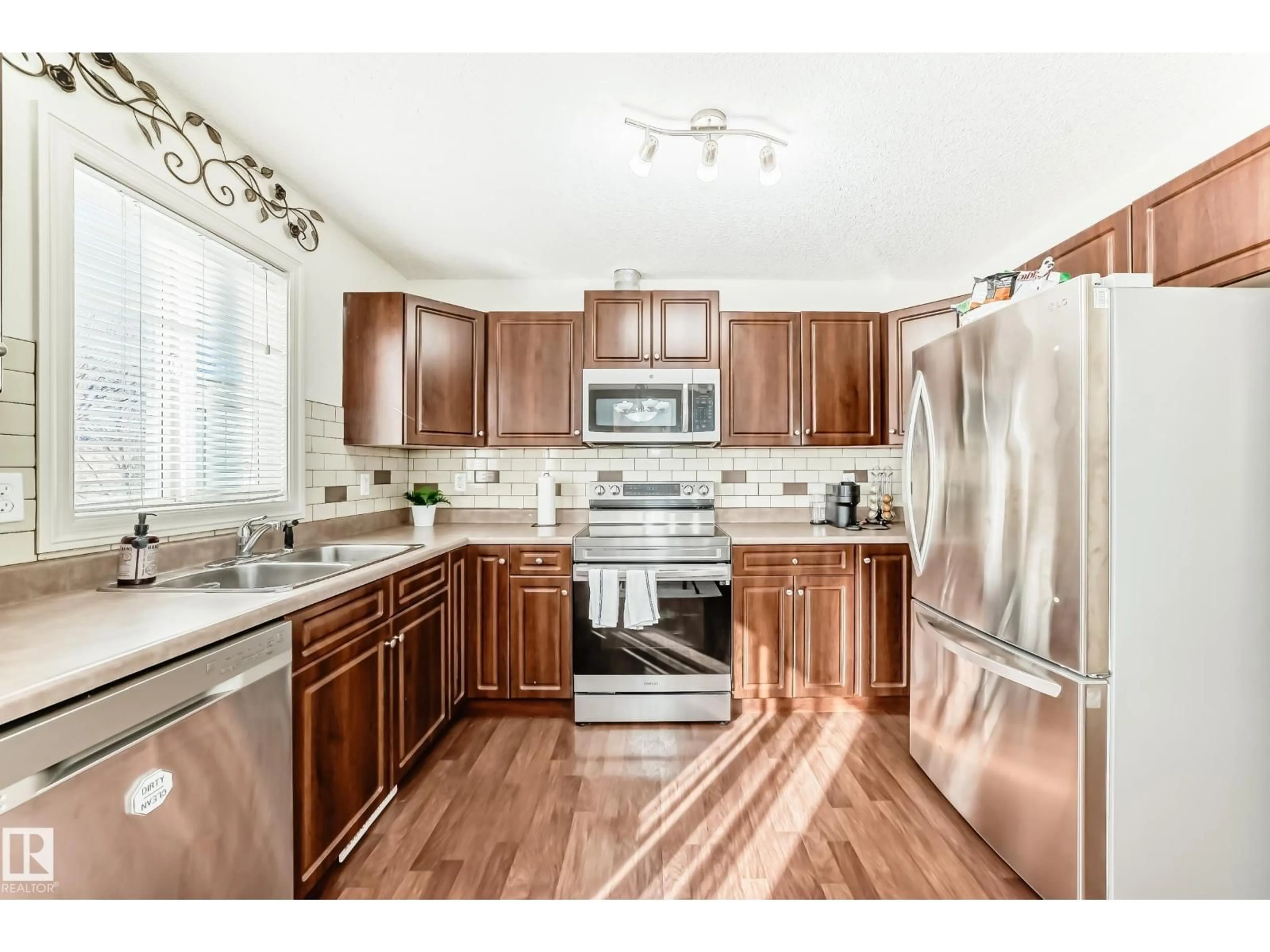 Open concept kitchen, unknown for 5 - 1404 HERMITAGE RD, Edmonton Alberta T5A0P5