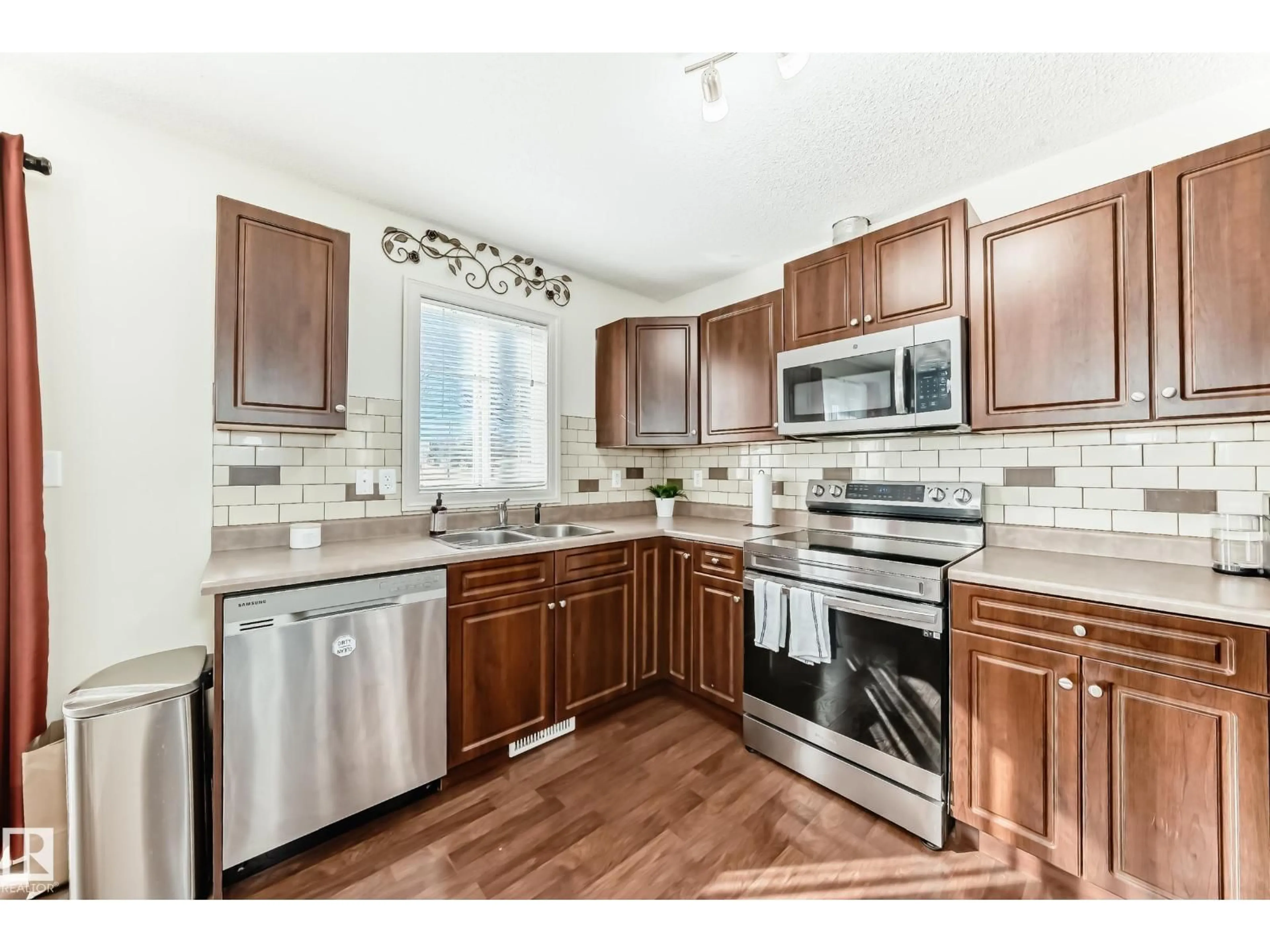 Open concept kitchen, unknown for 5 - 1404 HERMITAGE RD, Edmonton Alberta T5A0P5