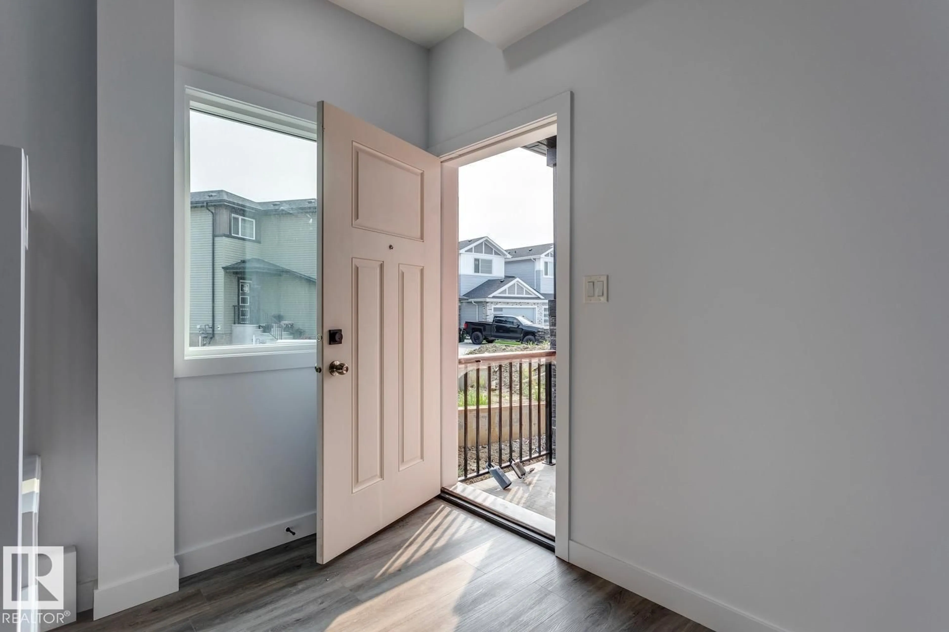 Indoor entryway for 35 CALEDON CR, Spruce Grove Alberta T7X0Y8