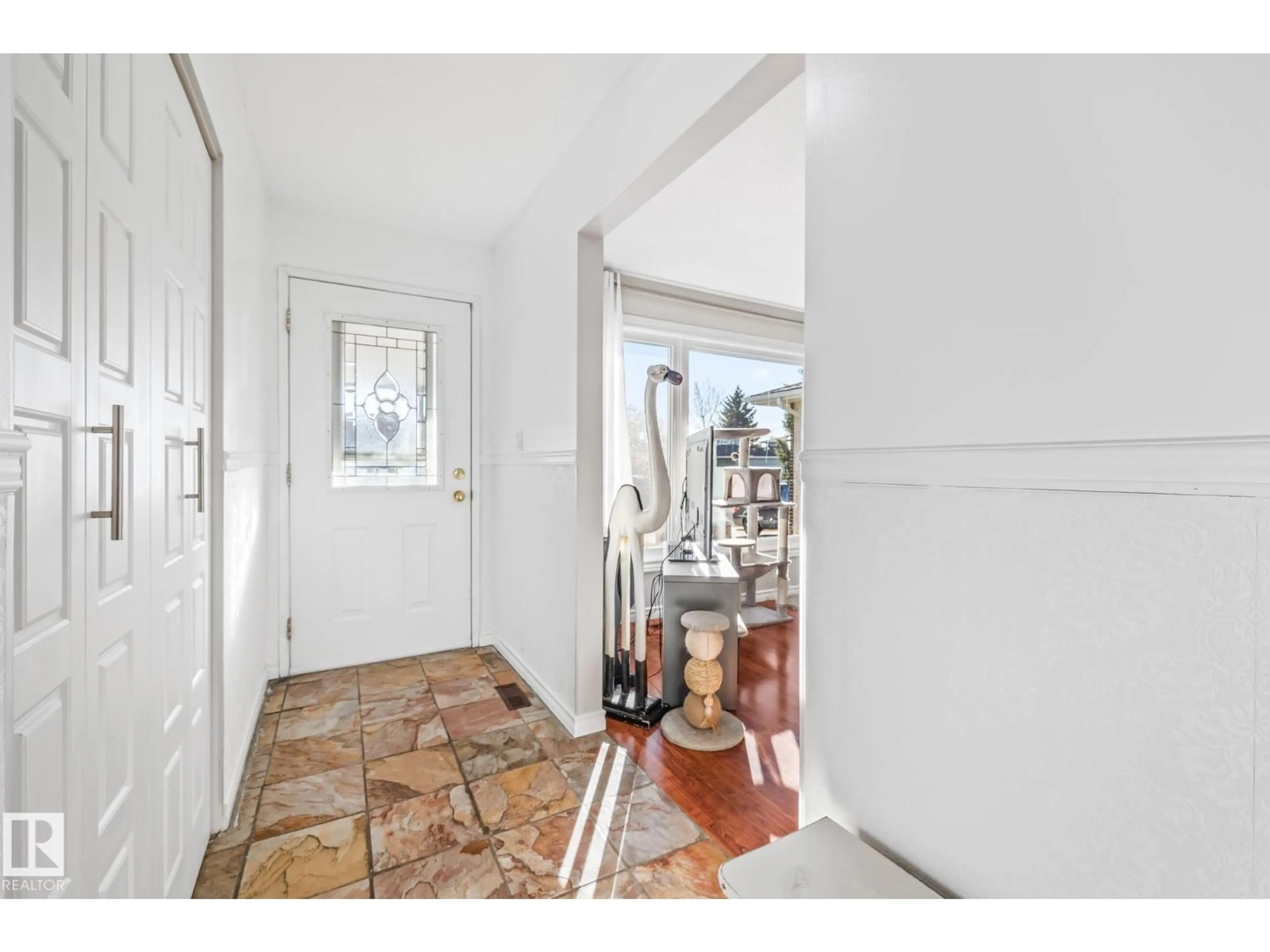 Indoor entryway for 3728 132 AV, Edmonton Alberta T5A3E7