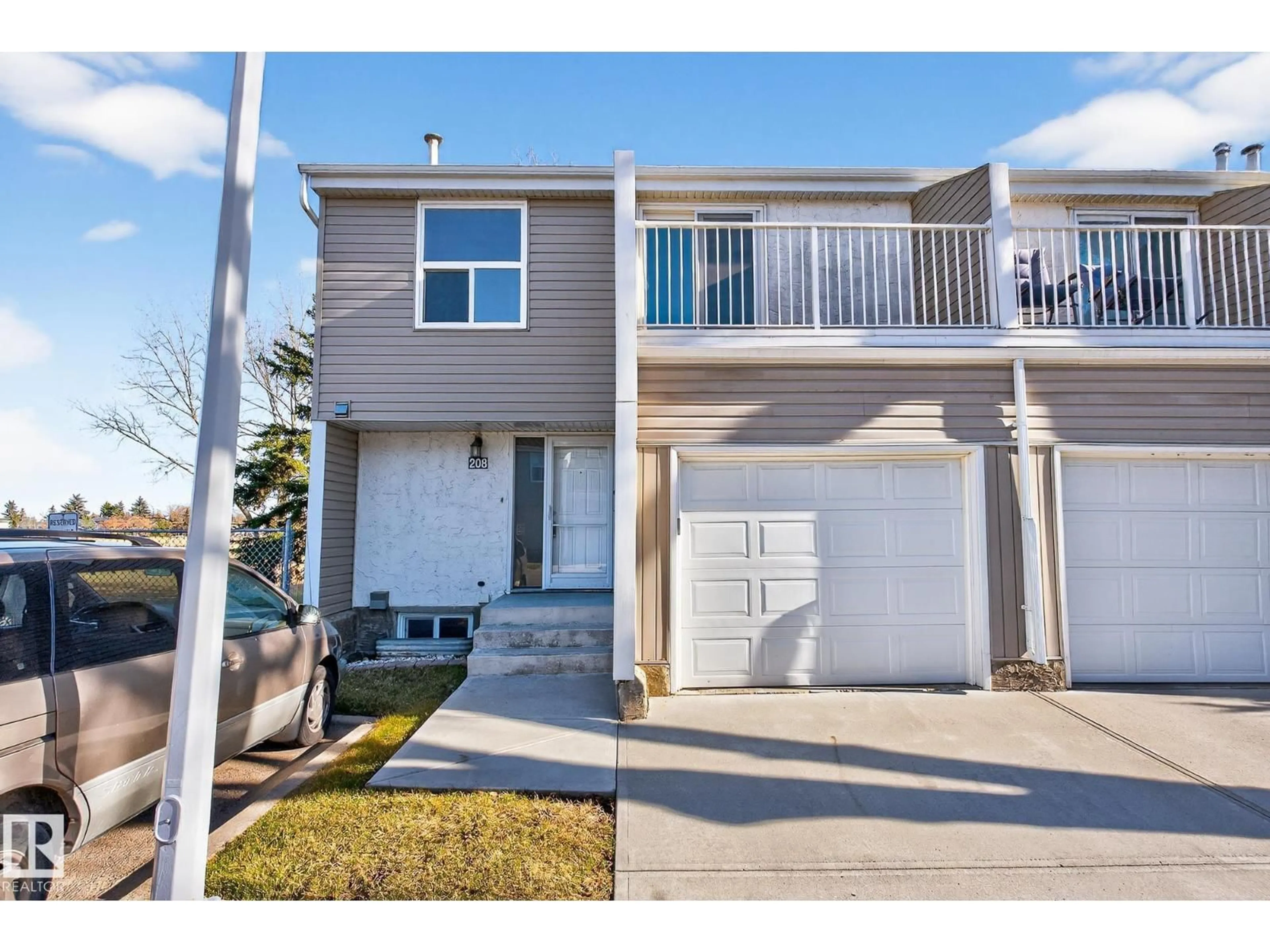 Home with vinyl exterior material, street for 208 CHATEAU PL, Edmonton Alberta T5T1V3