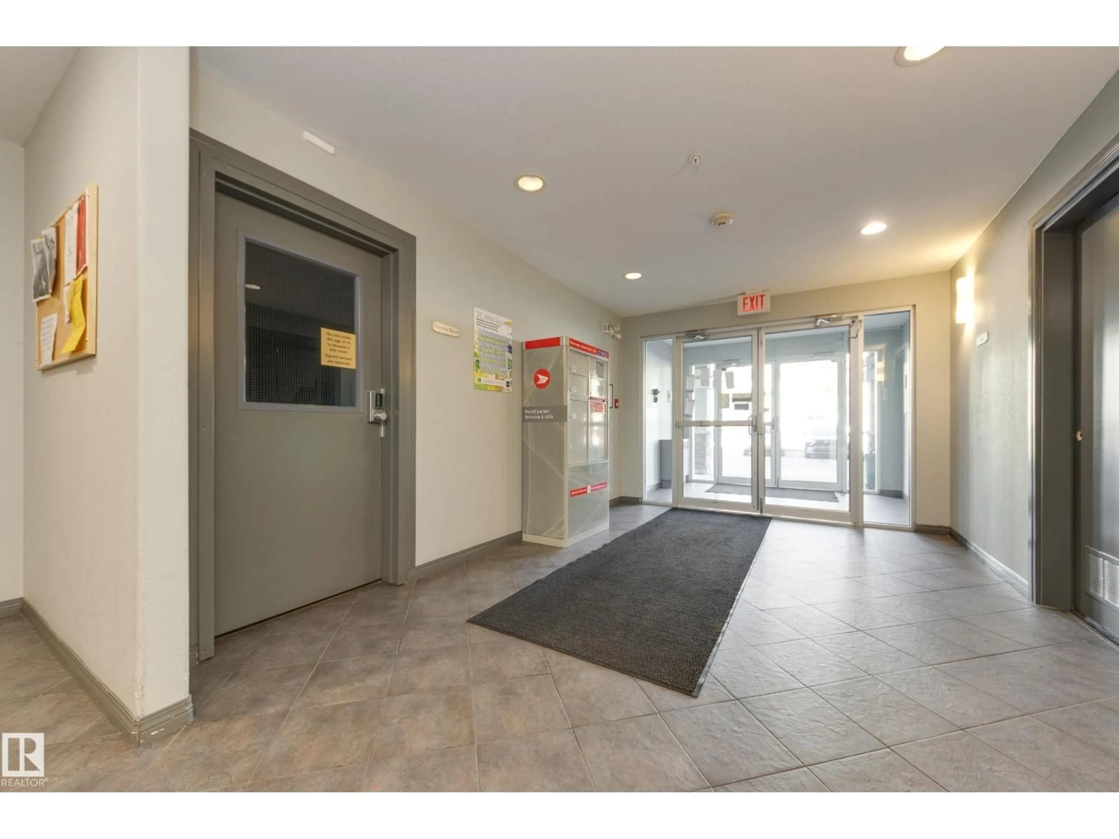 Indoor foyer for 309 - 317 CLAREVIEW STATION DR, Edmonton Alberta T5Y0C5
