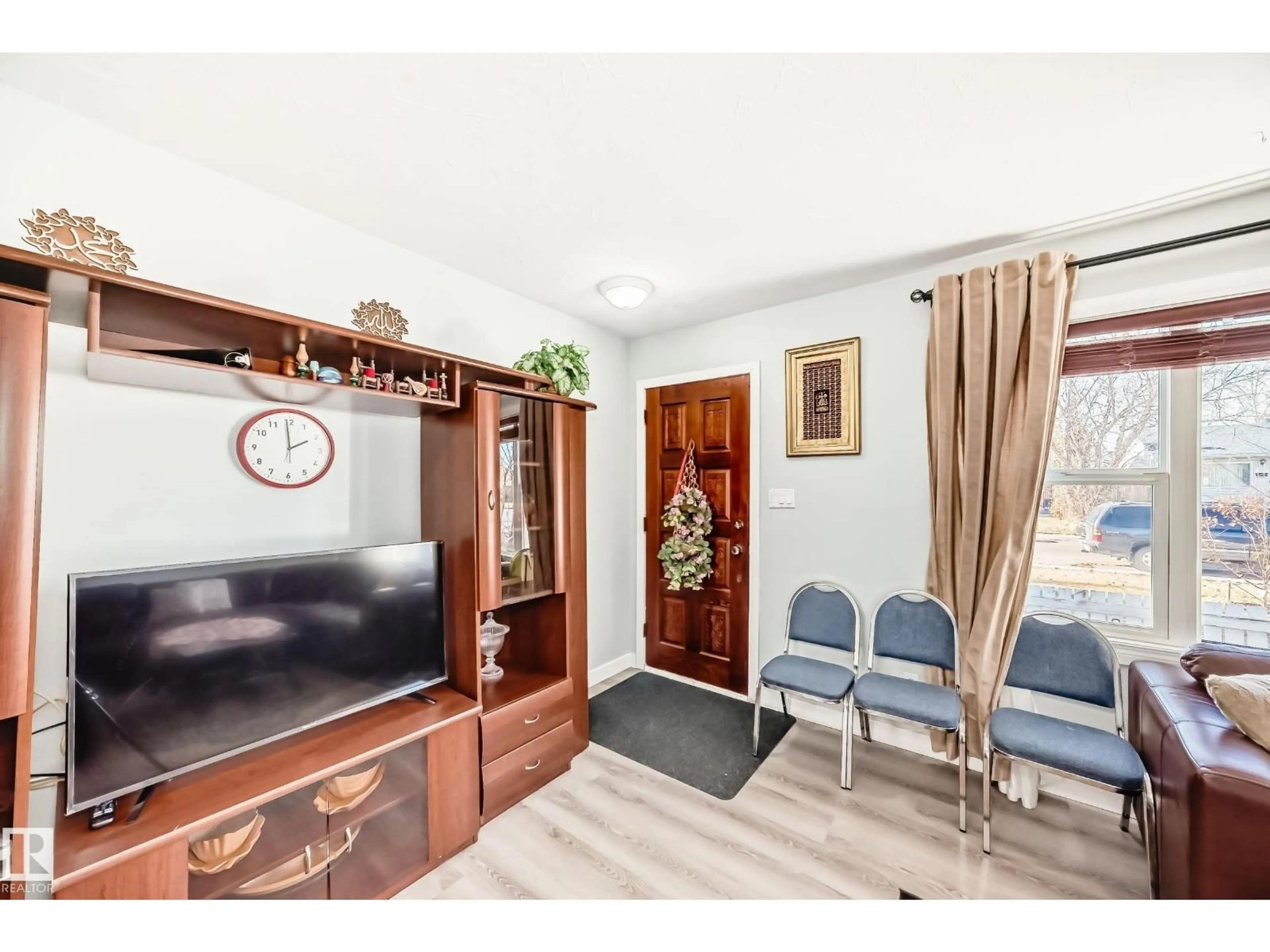 A pic of a room for NW - 13119 135 ST, Edmonton Alberta T5L1Y6