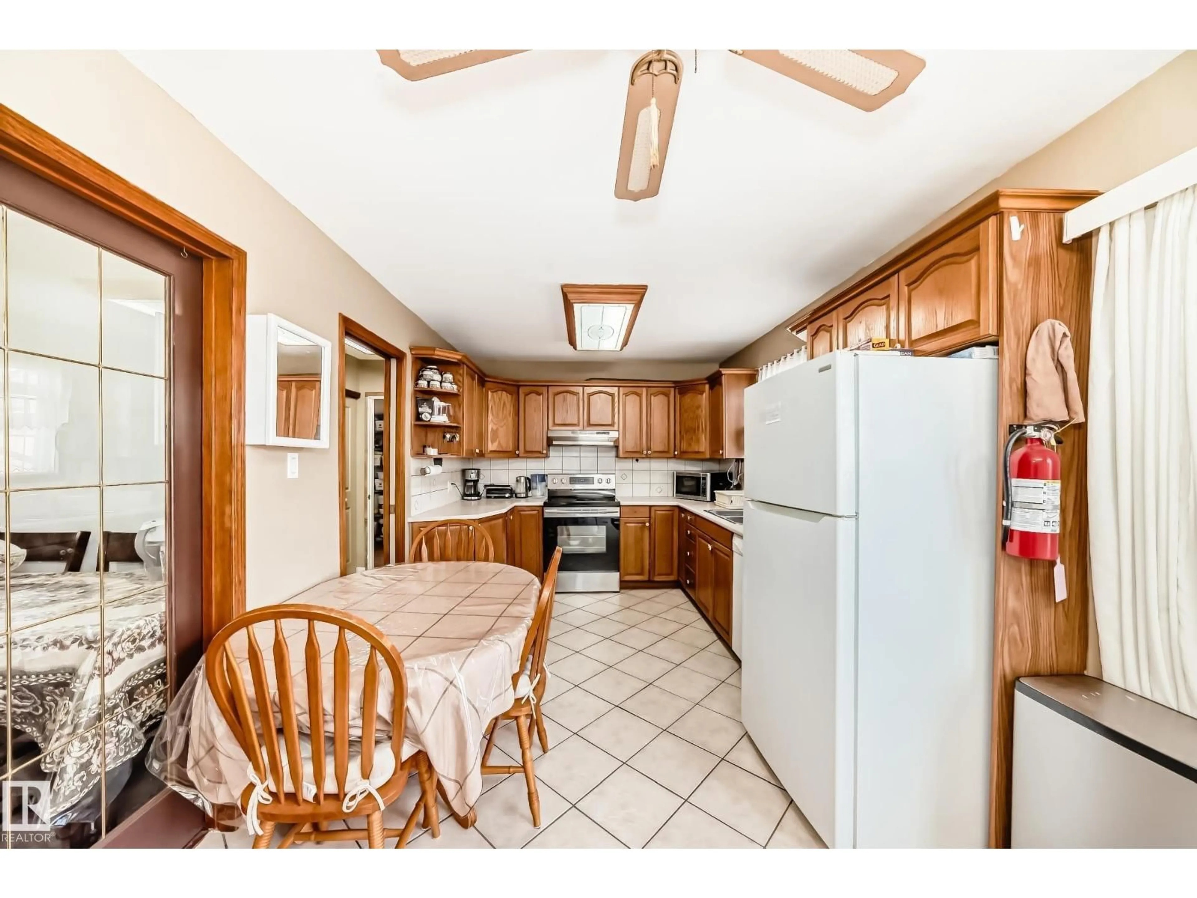 Standard kitchen, ceramic/tile floor for NW - 13119 135 ST, Edmonton Alberta T5L1Y6