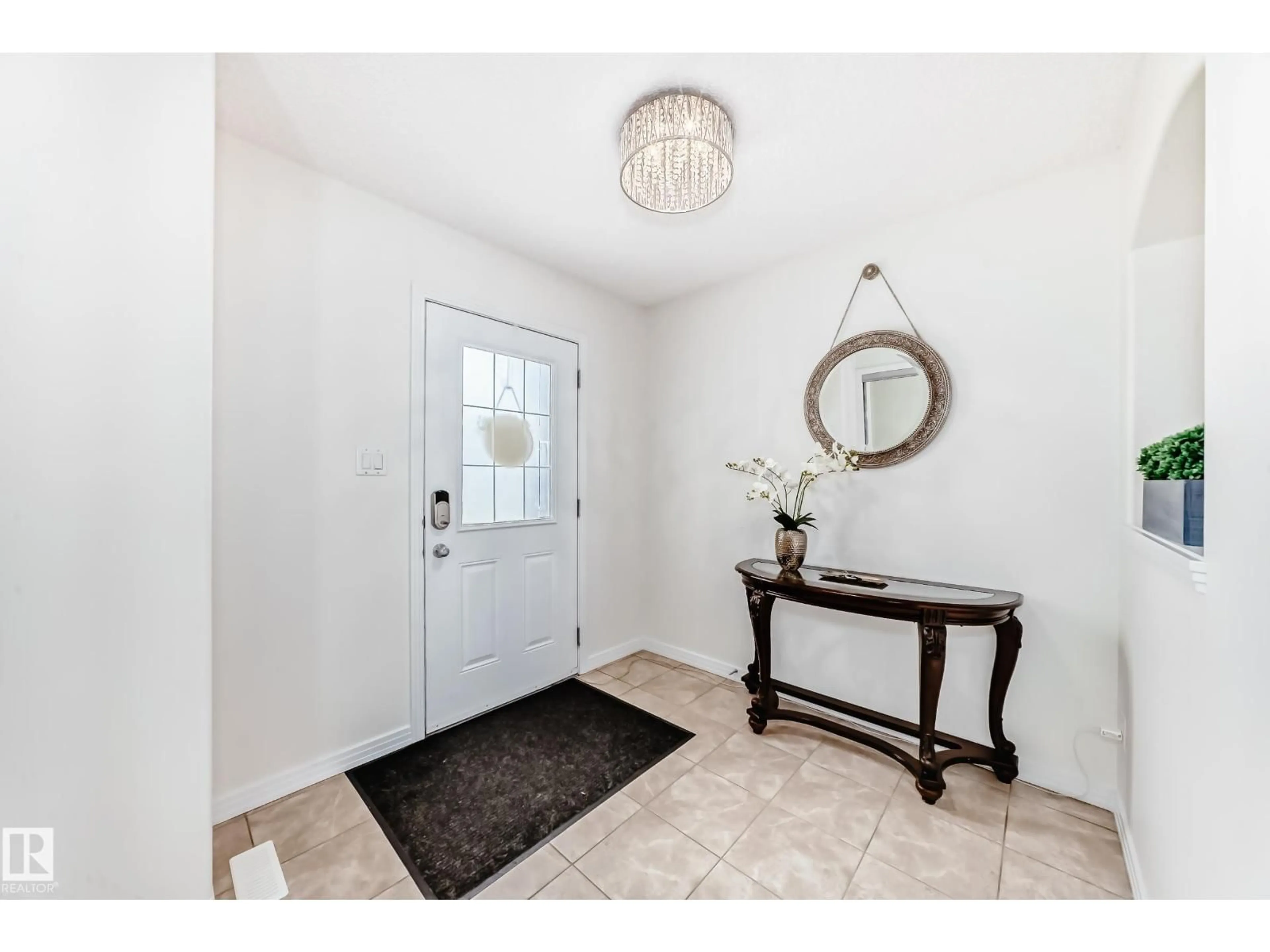 Indoor entryway for 6995 STROM LN, Edmonton Alberta T6R0P1