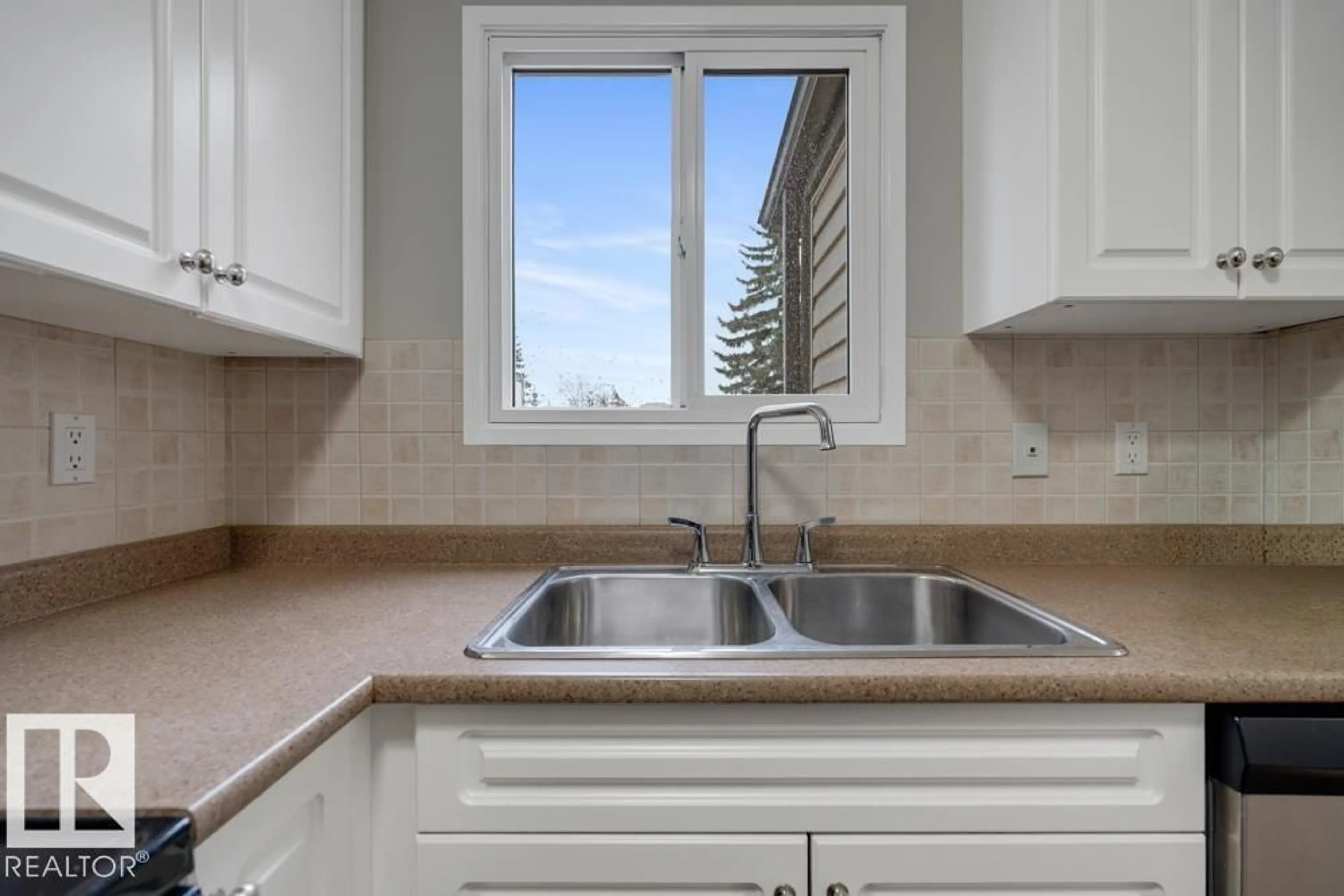 Standard kitchen, ceramic/tile floor for NW - 14087 30 ST, Edmonton Alberta T5Y1R5