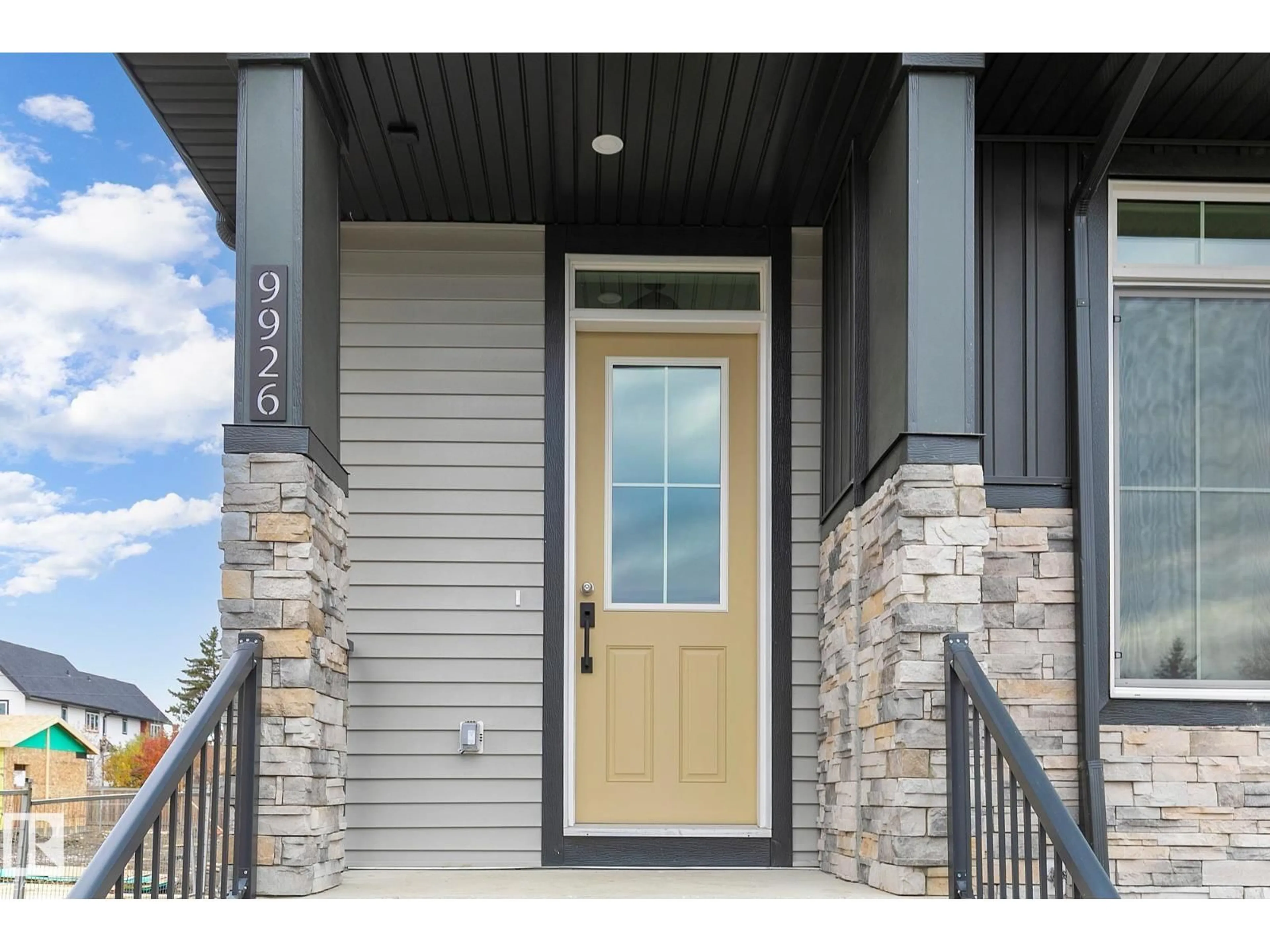 Indoor entryway for 9928 - 9926 157 ST, Edmonton Alberta T5P2T6