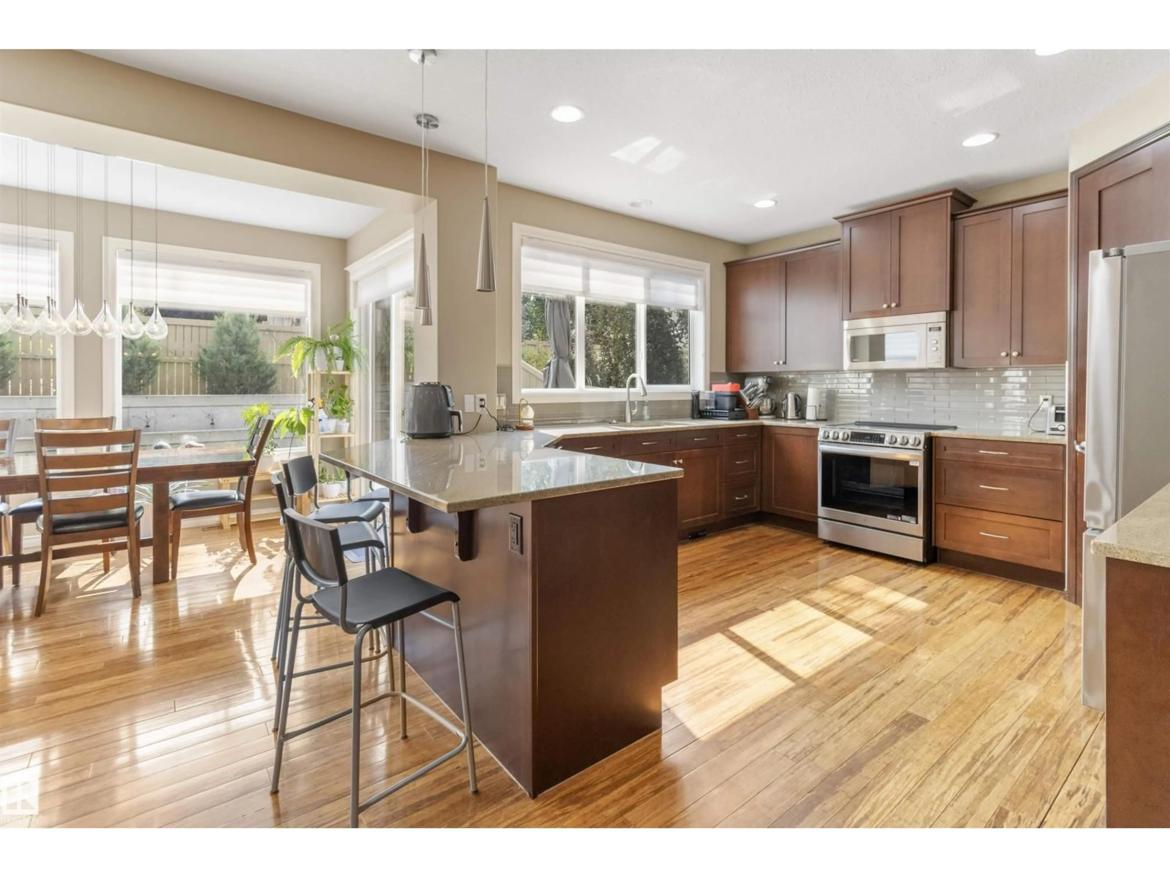 Open concept kitchen, wood/laminate floor for 515 RIDGELAND WY, Sherwood Park Alberta T8A6M3