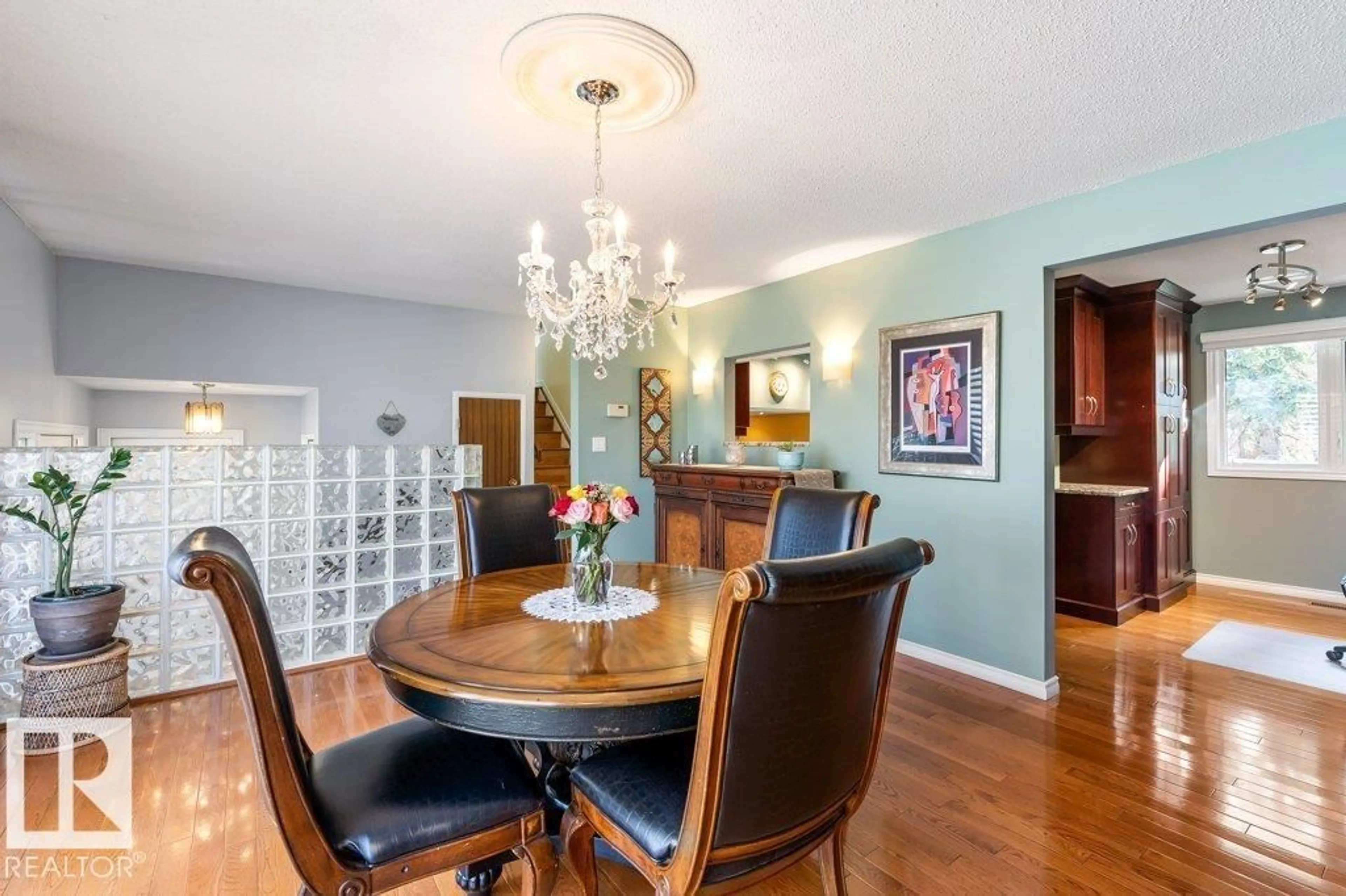 Dining room, wood/laminate floor for 5 BRADBURN CR, St. Albert Alberta T8N2J8