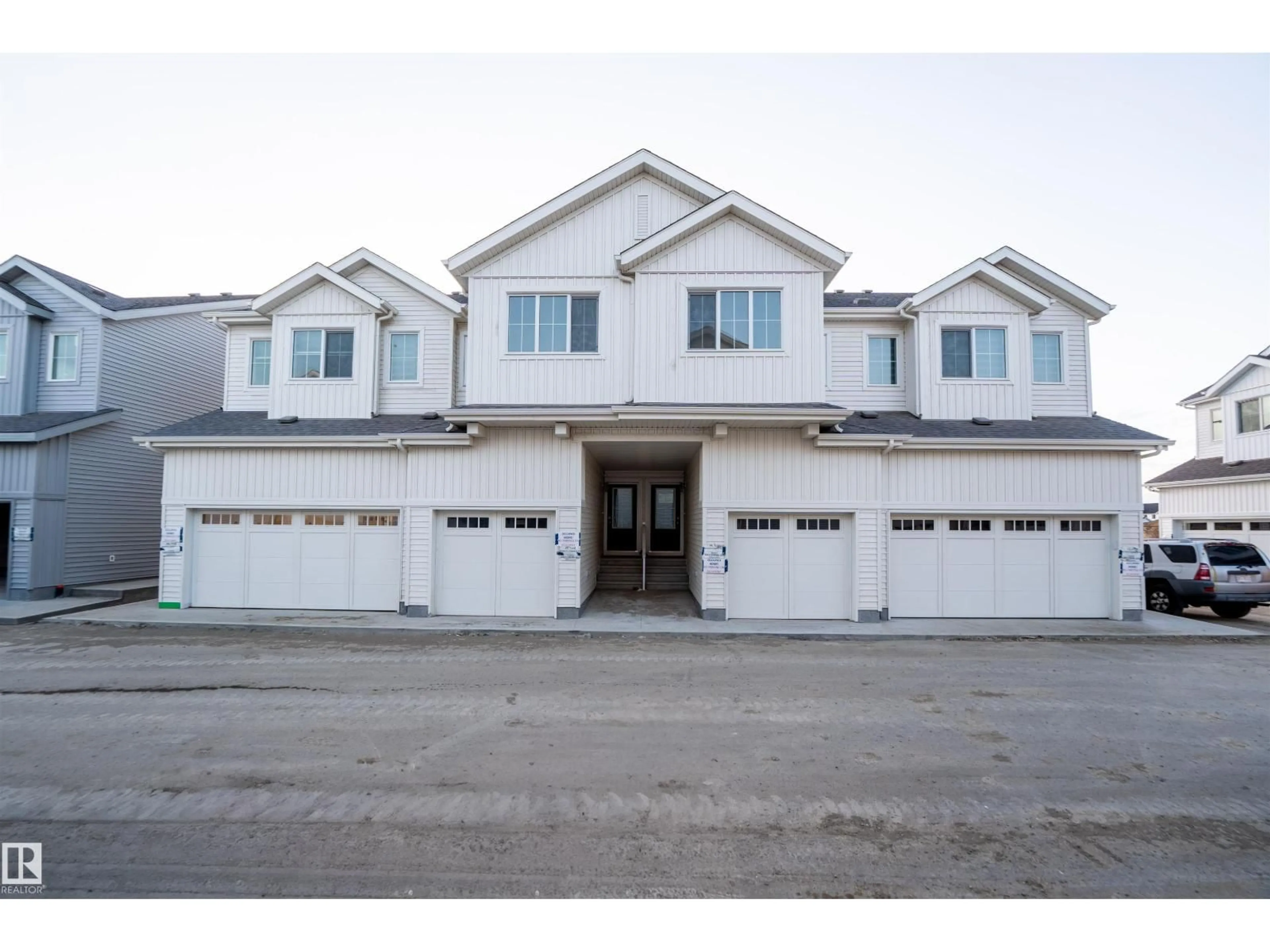 Indoor garage for 7110 - 19 KESWICK CM, Edmonton Alberta T6W5P7