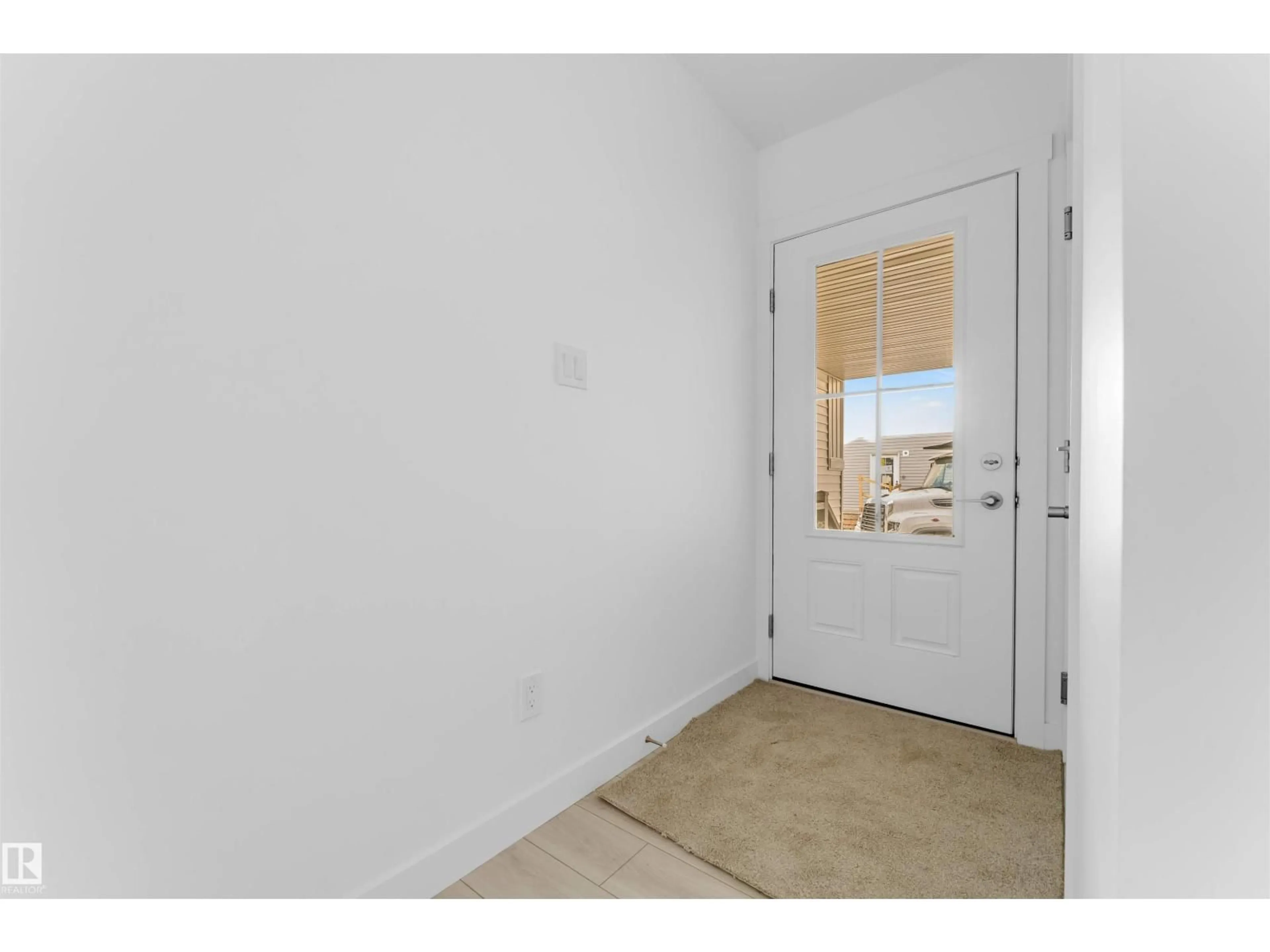 Indoor entryway for 7110 - 19 KESWICK CM, Edmonton Alberta T6W5P7