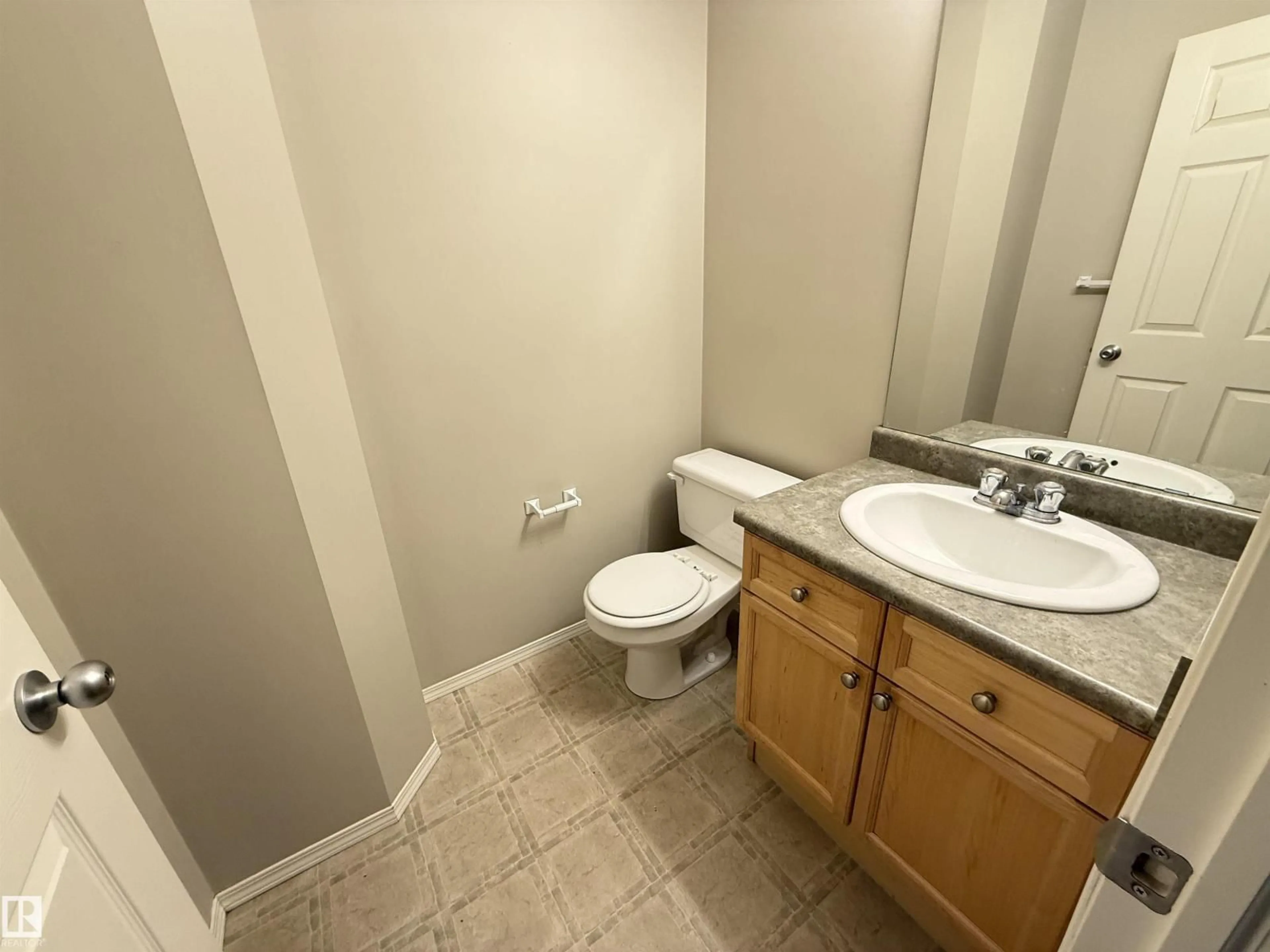A pic of a room for #26 - 451 HYNDMAN CR, Edmonton Alberta T5A5J3