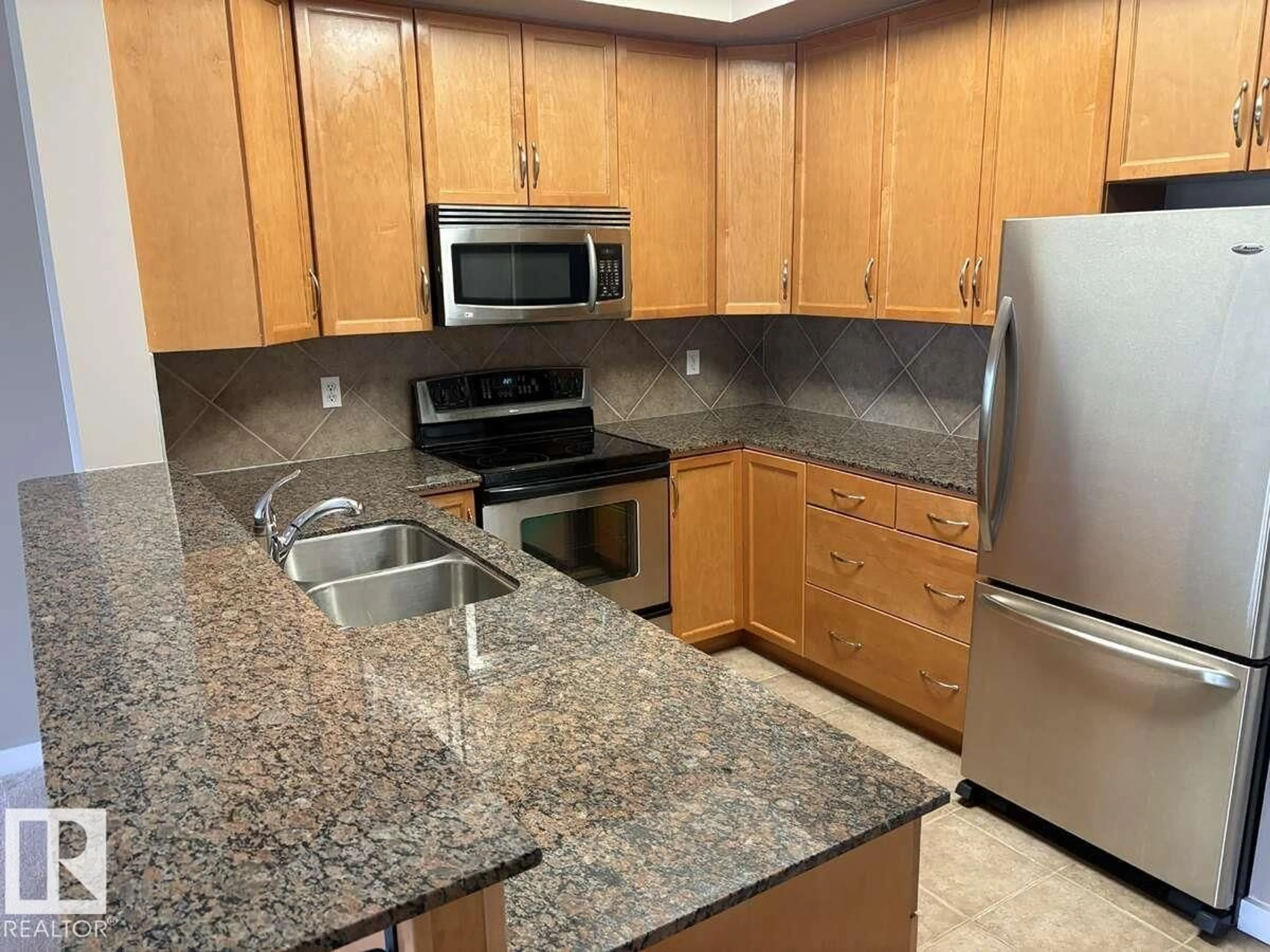 Standard kitchen, unknown for 11140 - 301 68 AV, Edmonton Alberta T6H2C2