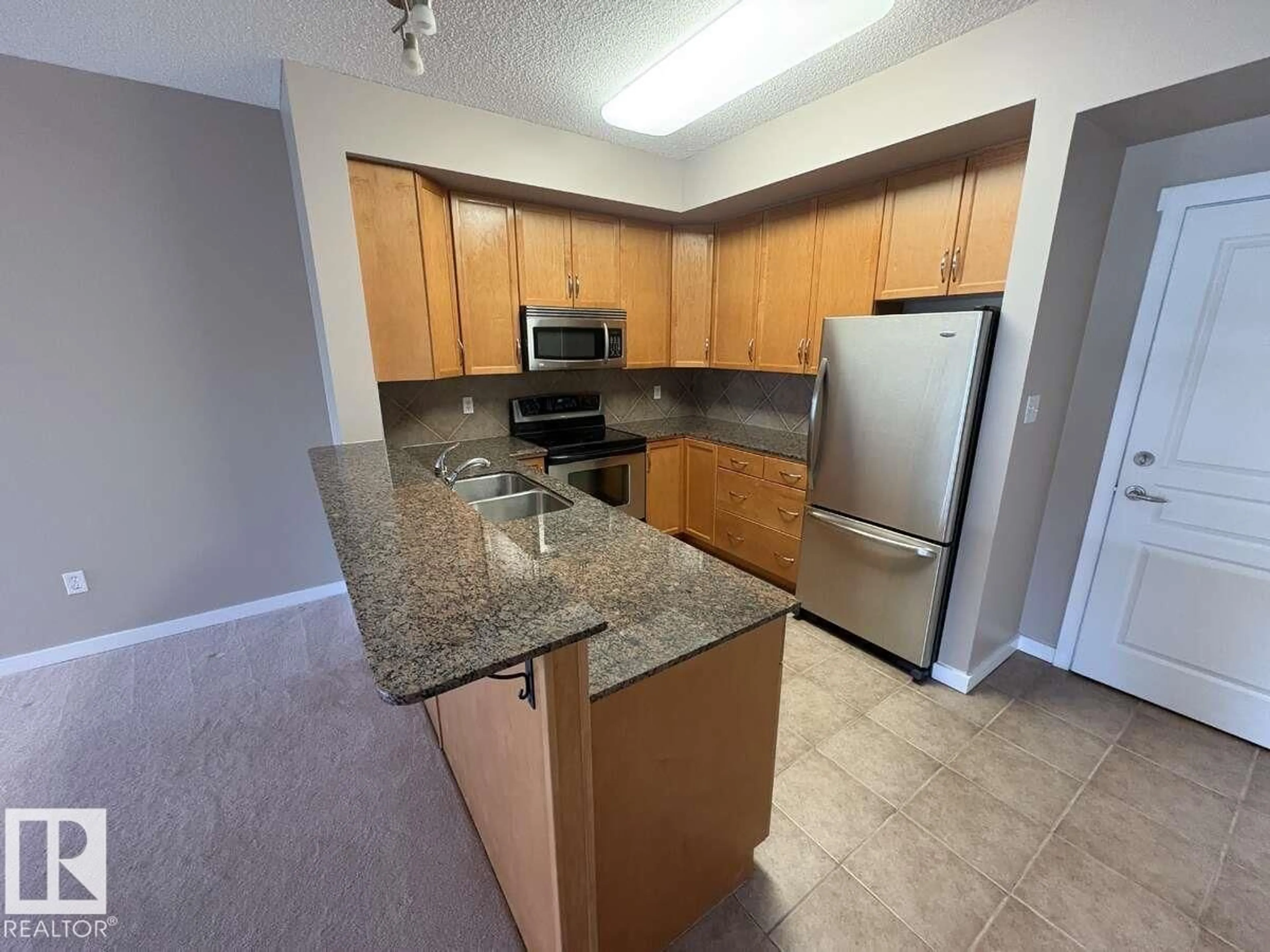 Standard kitchen, unknown for 11140 - 301 68 AV, Edmonton Alberta T6H2C2