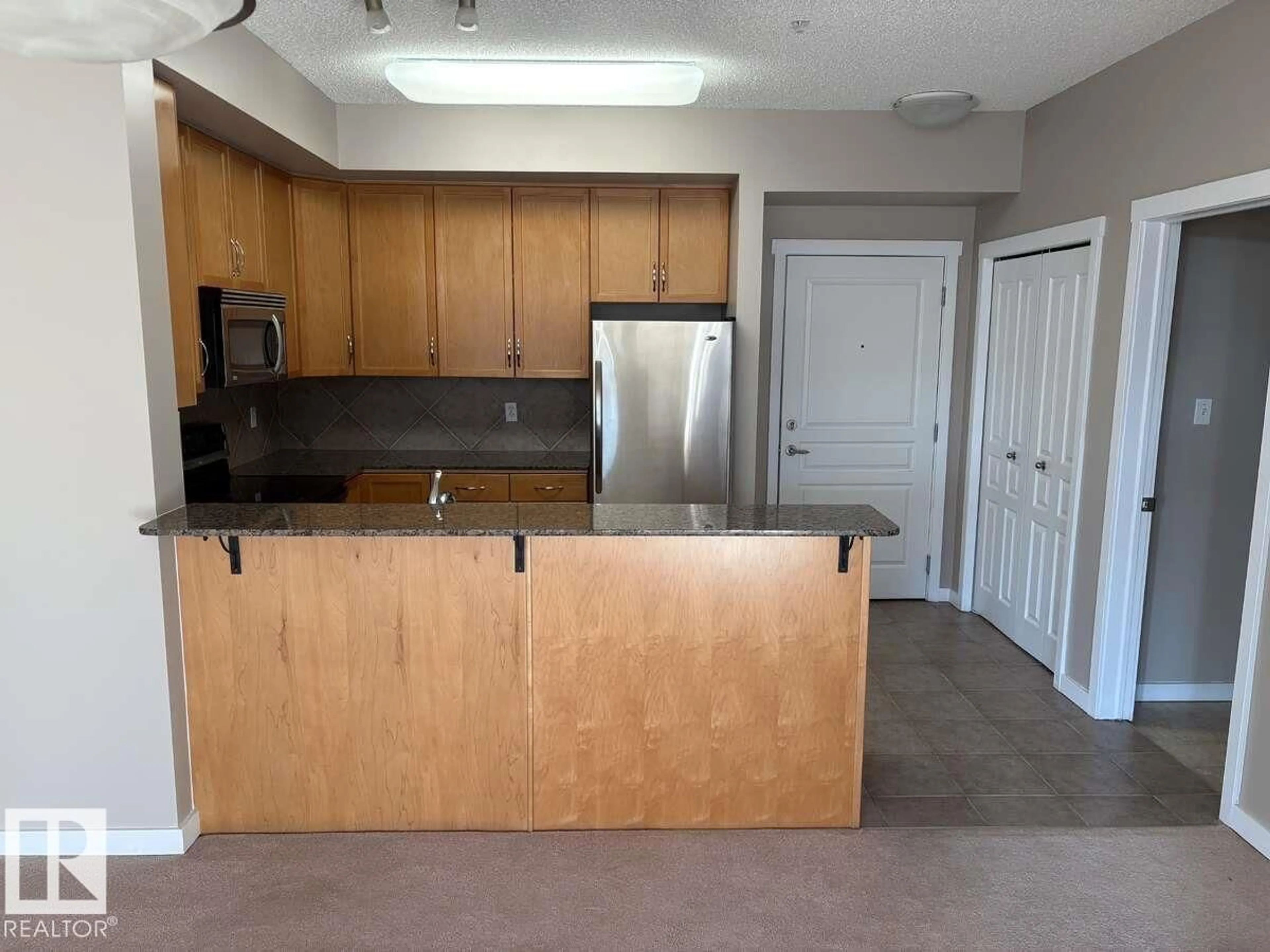 Standard kitchen, unknown for 11140 - 301 68 AV, Edmonton Alberta T6H2C2