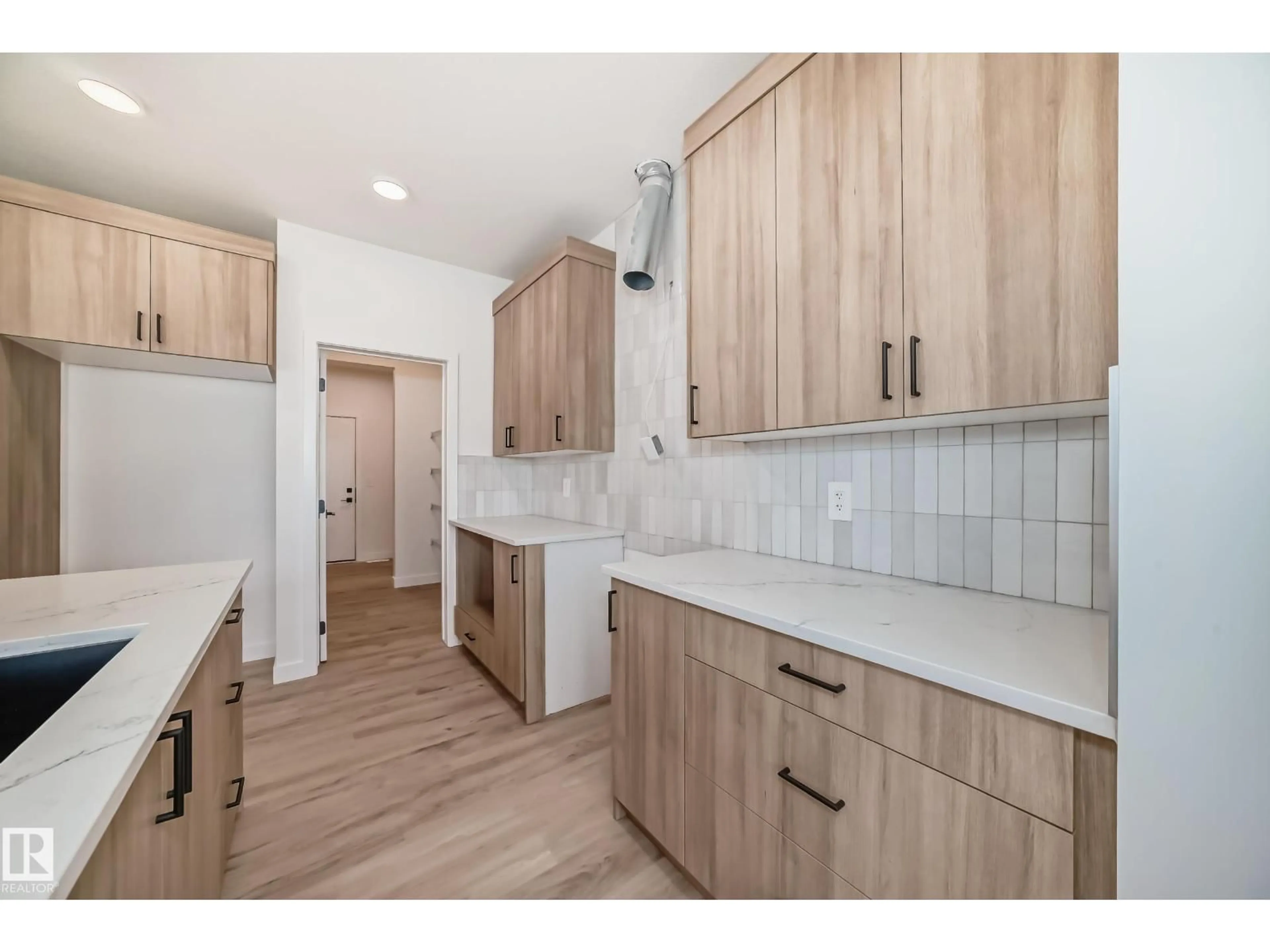 Unknown for 20616 43 AV, Edmonton Alberta T6M3E3