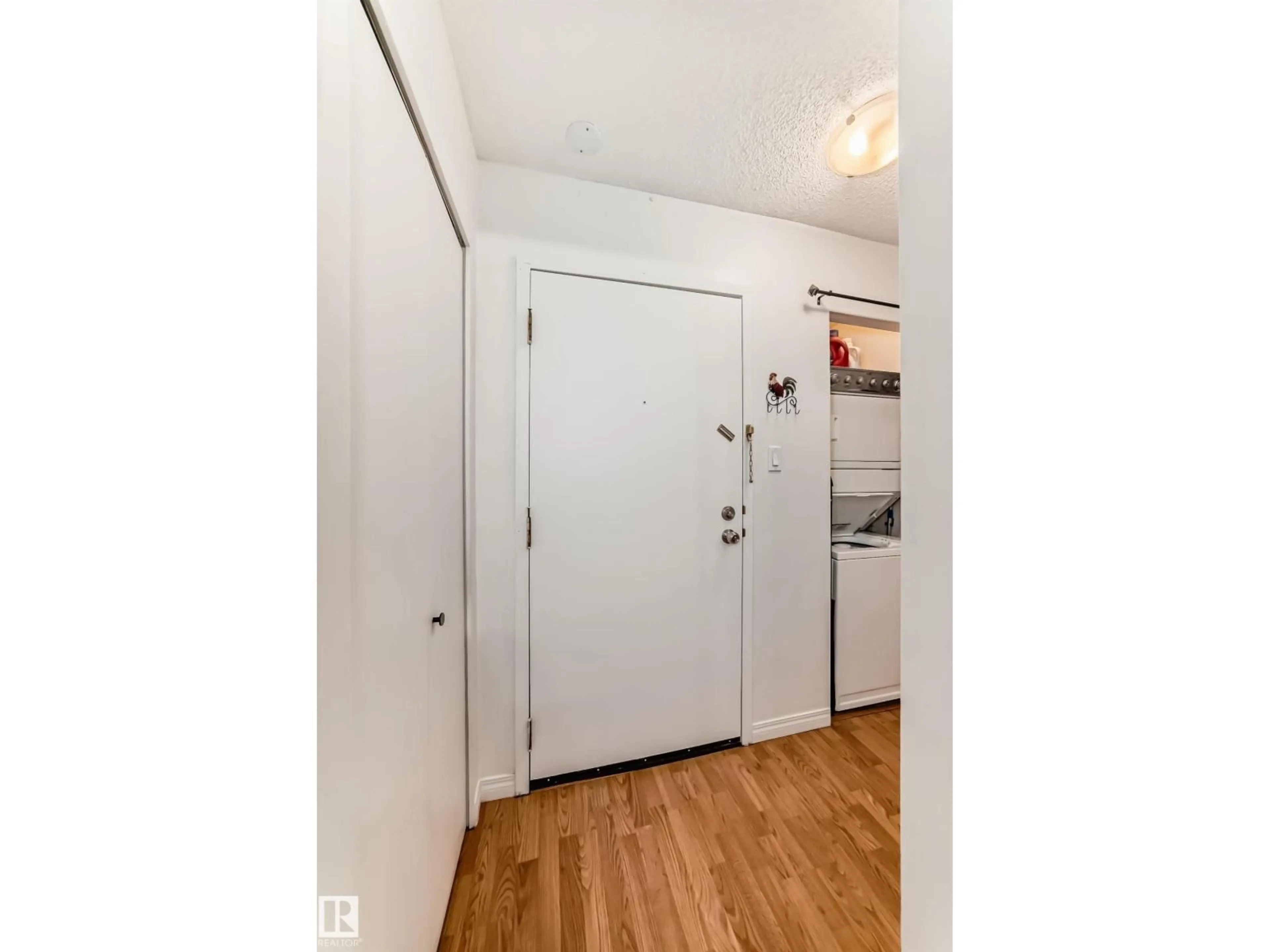 Indoor entryway for 301 - 10148 118 ST, Edmonton Alberta T5K1Y4