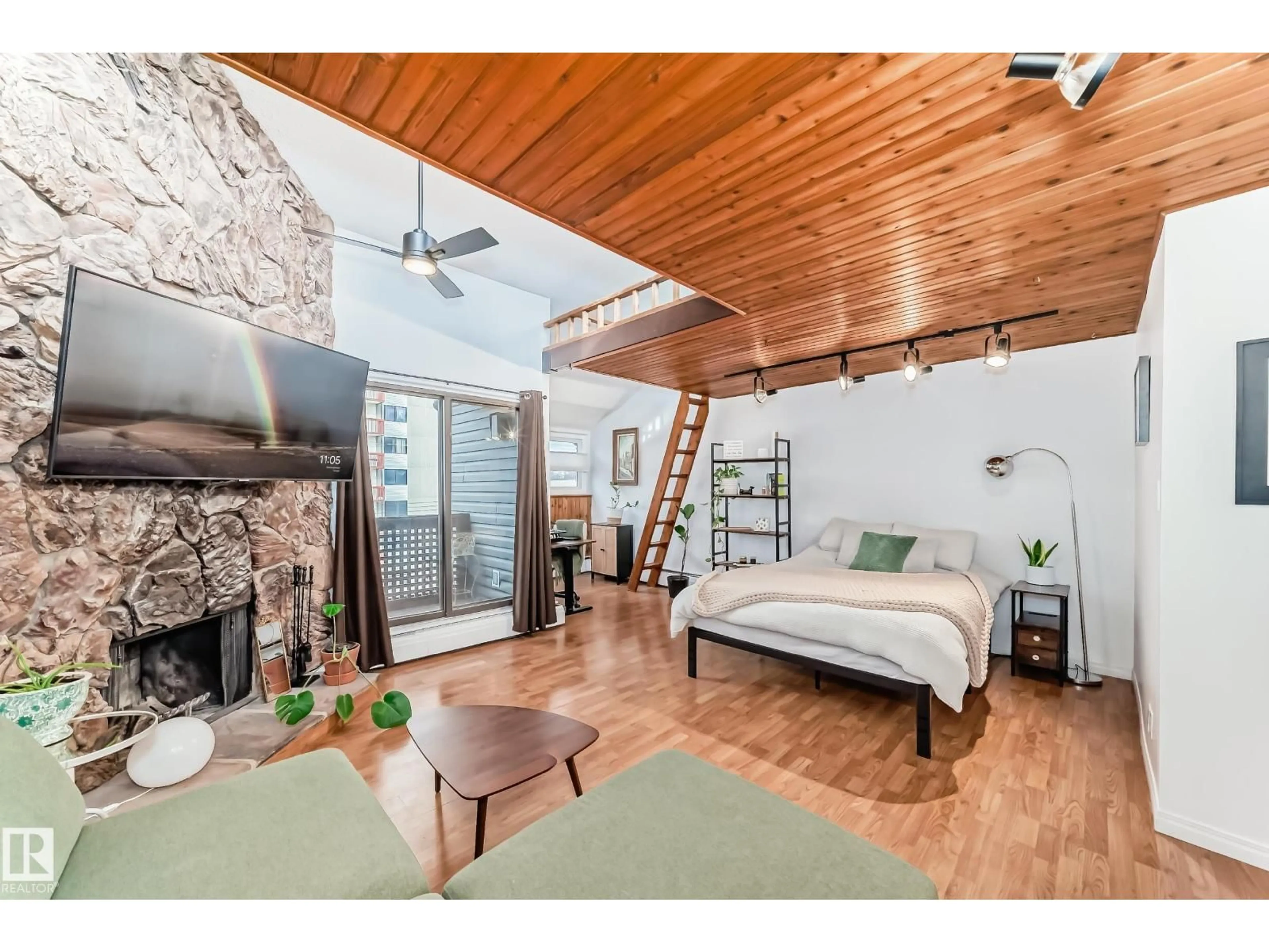 A pic of a room for 301 - 10148 118 ST, Edmonton Alberta T5K1Y4