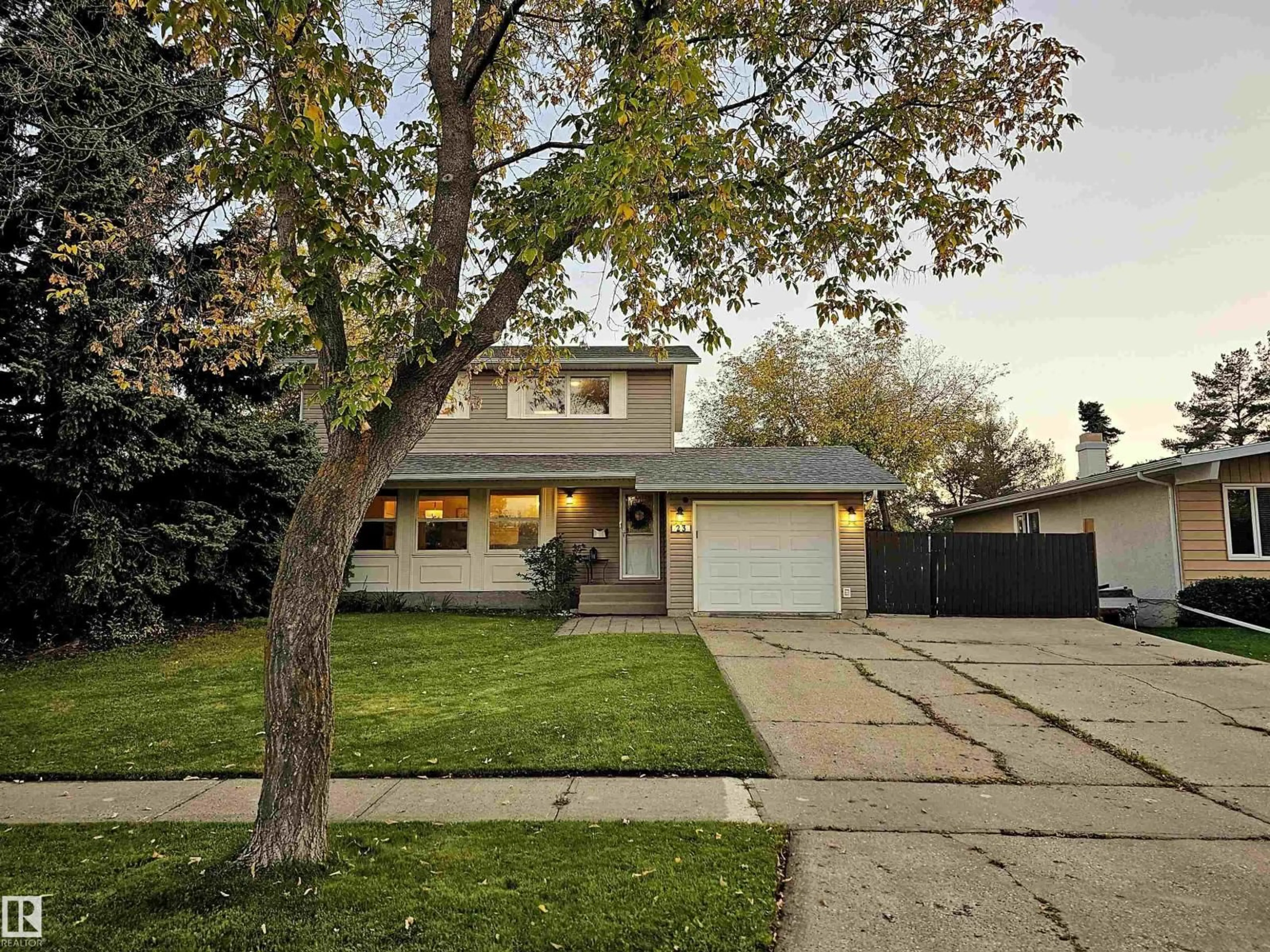 Home with vinyl exterior material, street for 23 ALCOTT CR, St. Albert Alberta T8N2H7