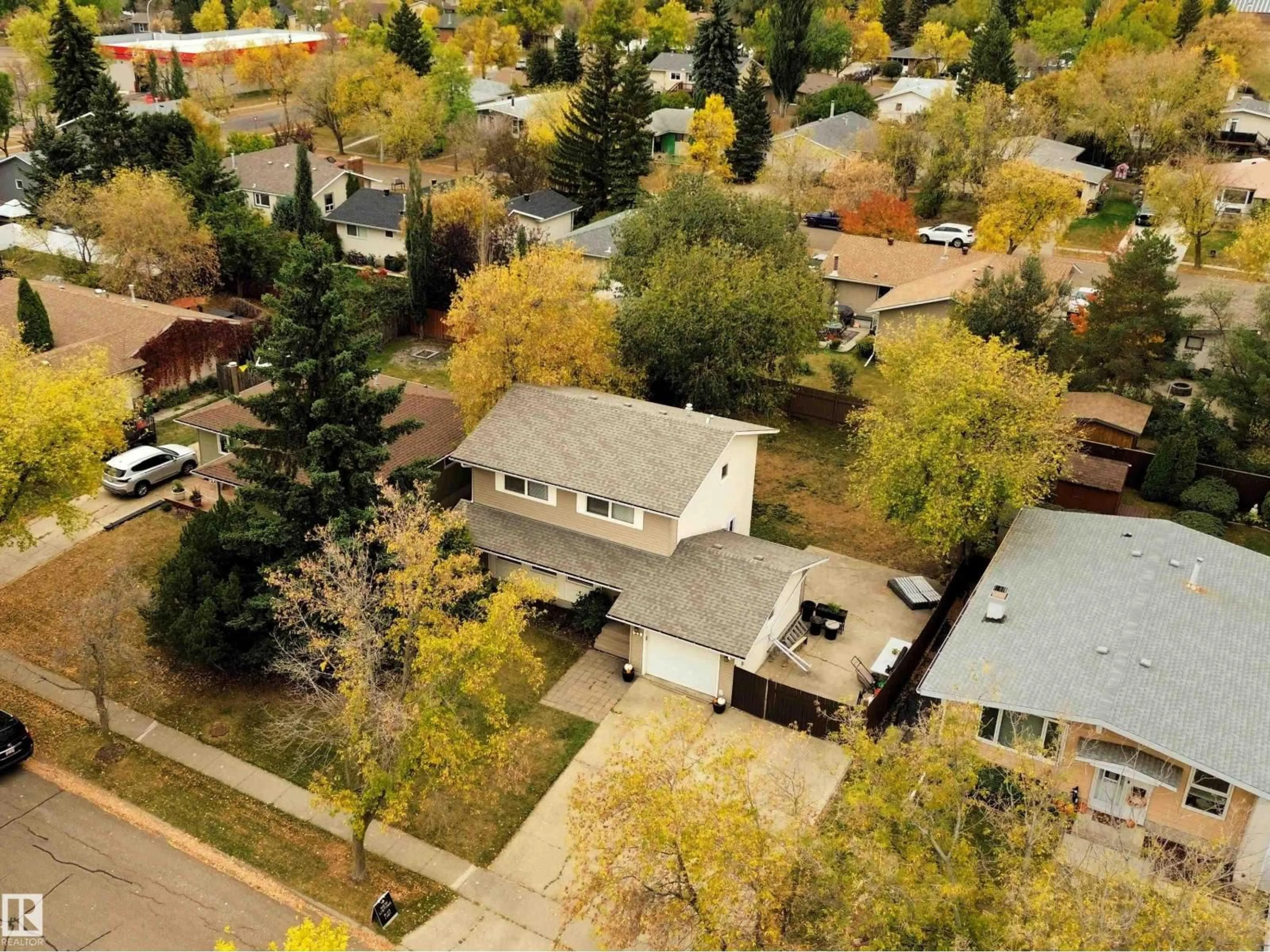 A pic from outside/outdoor area/front of a property/back of a property/a pic from drone, street for 23 ALCOTT CR, St. Albert Alberta T8N2H7