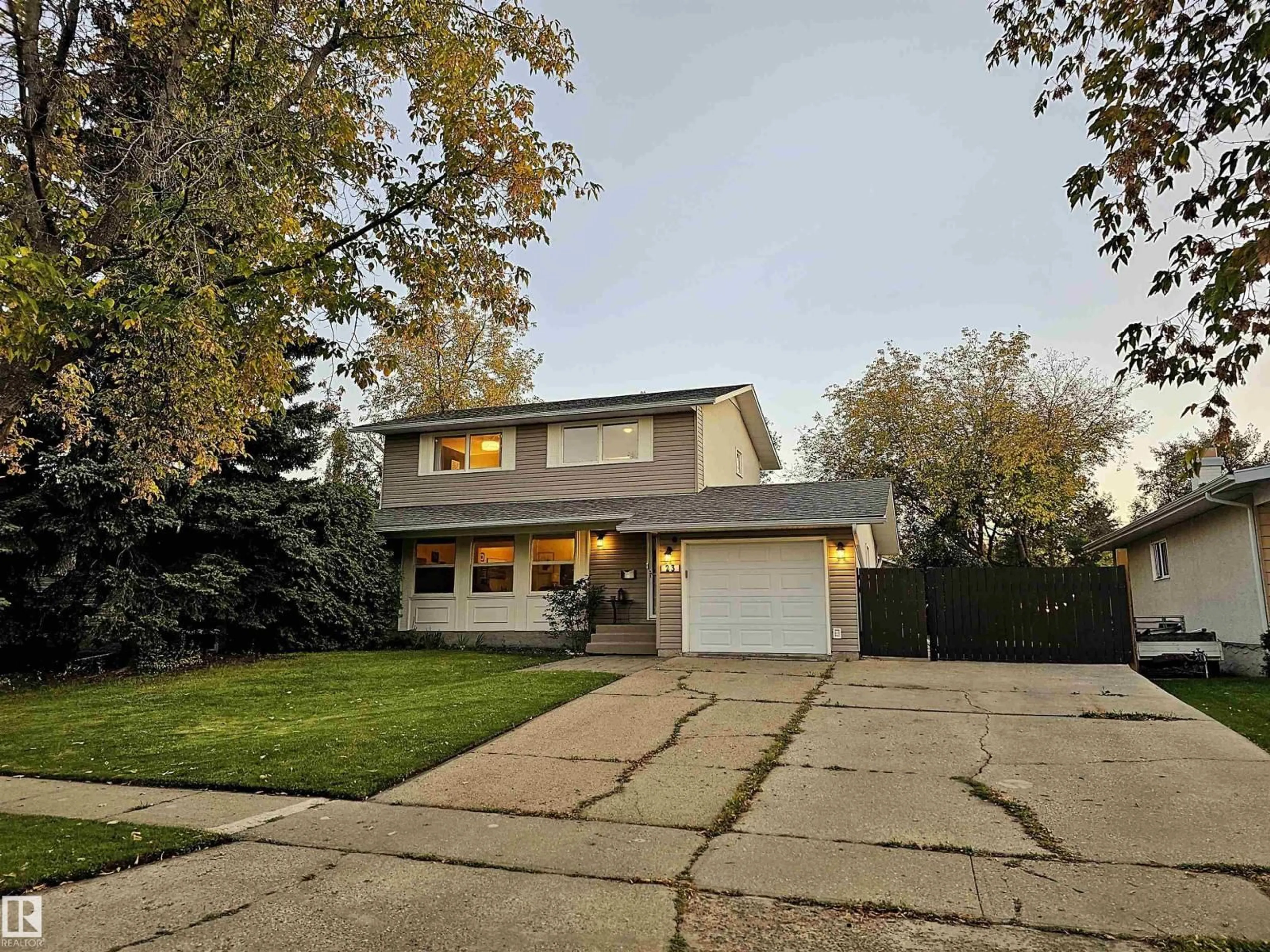 Home with vinyl exterior material, street for 23 ALCOTT CR, St. Albert Alberta T8N2H7