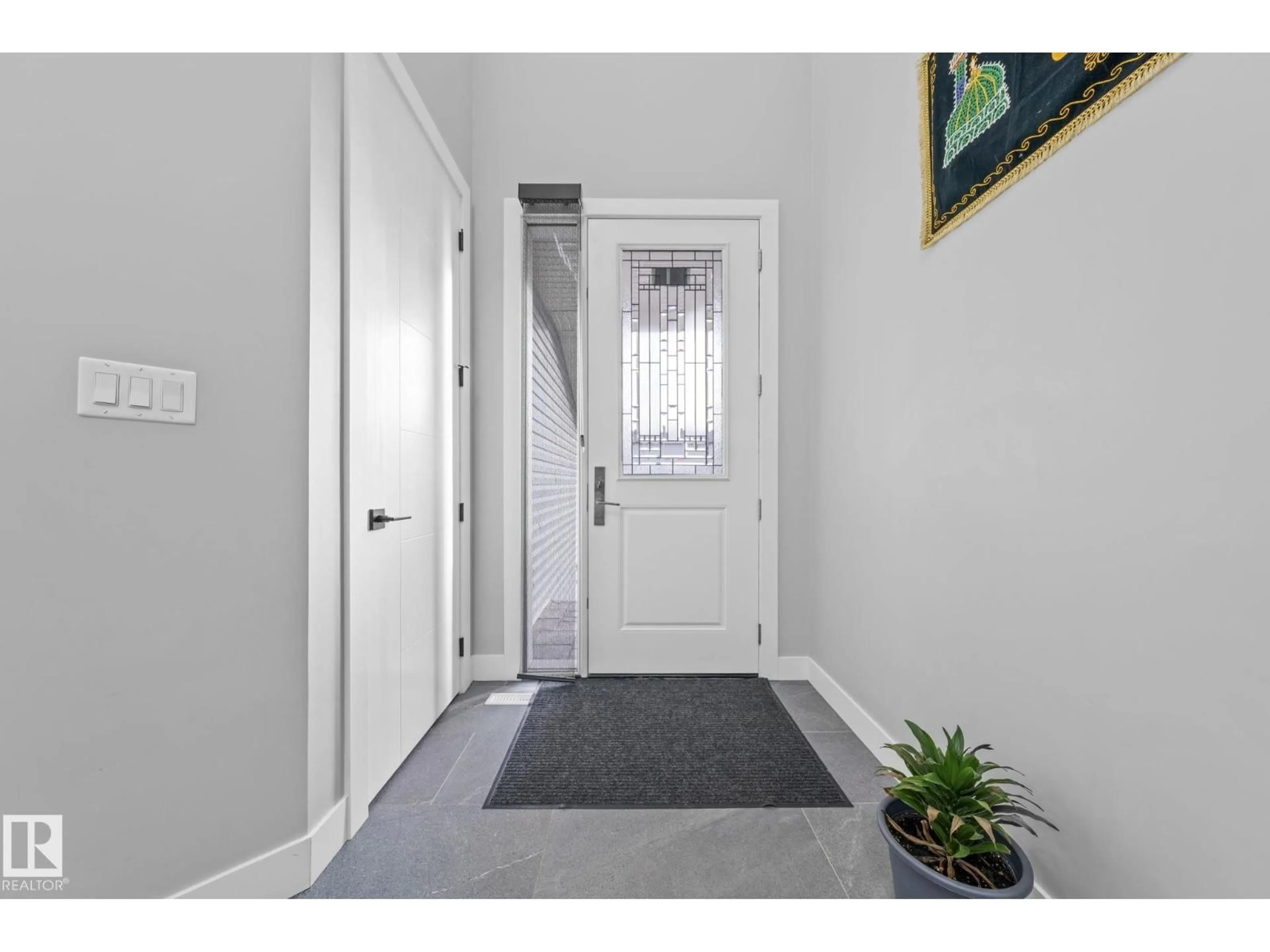 Indoor entryway for 20920 128 AV, Edmonton Alberta T5V1C0