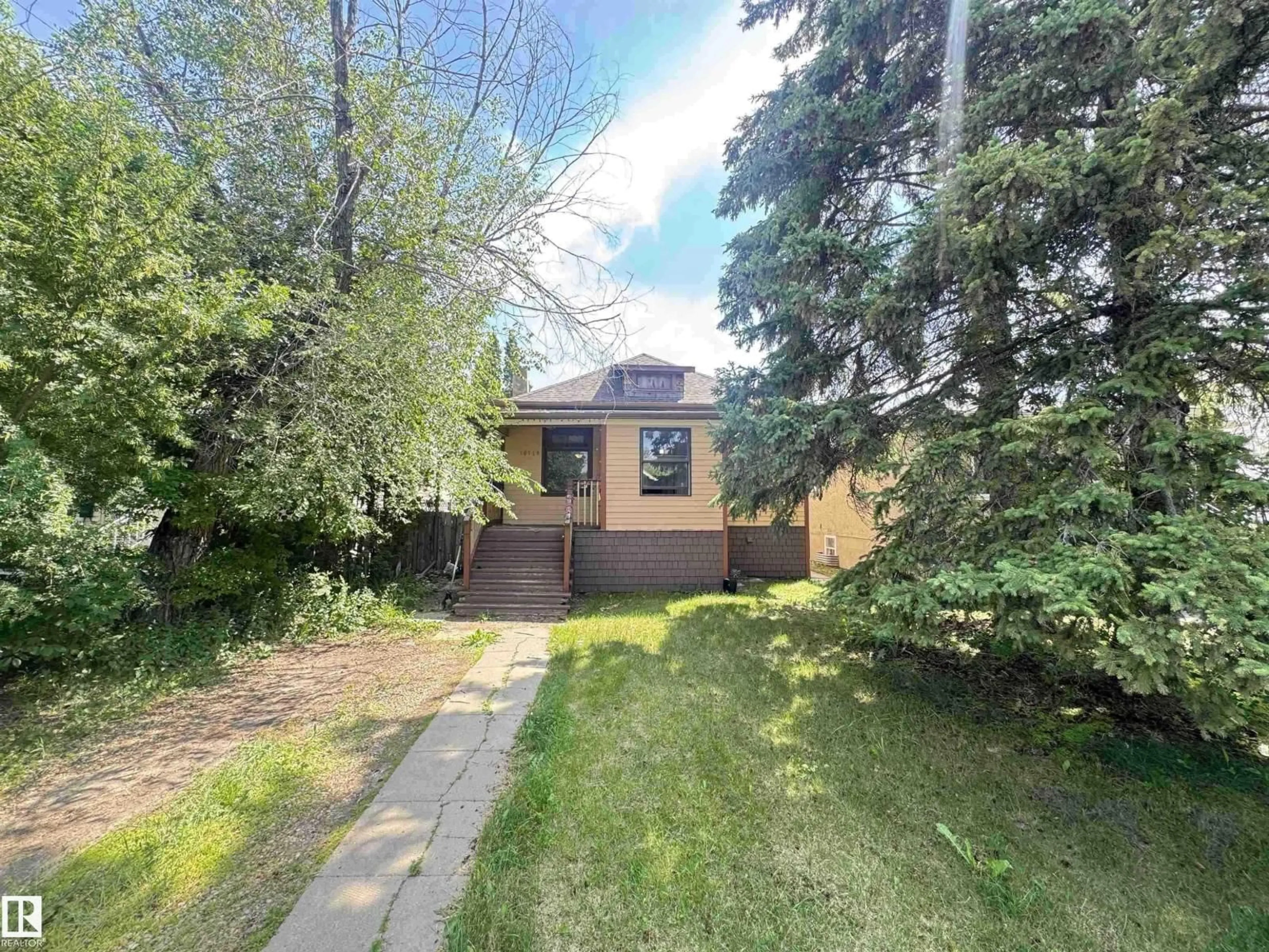 A pic from outside/outdoor area/front of a property/back of a property/a pic from drone, street for 10719 74 AV, Edmonton Alberta T6E1G7