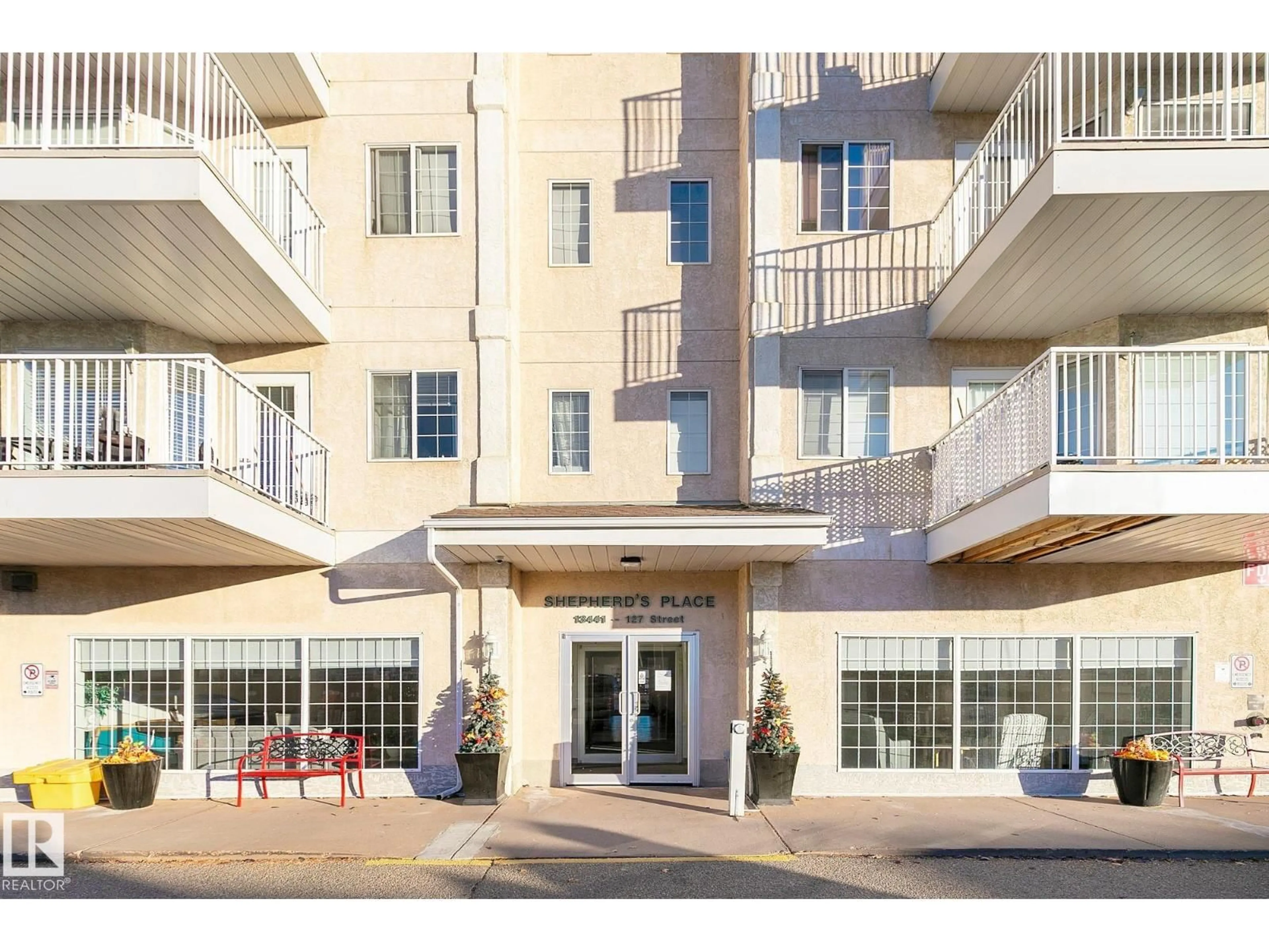 Indoor foyer for #246 - 13441 127 ST, Edmonton Alberta T5J6B6