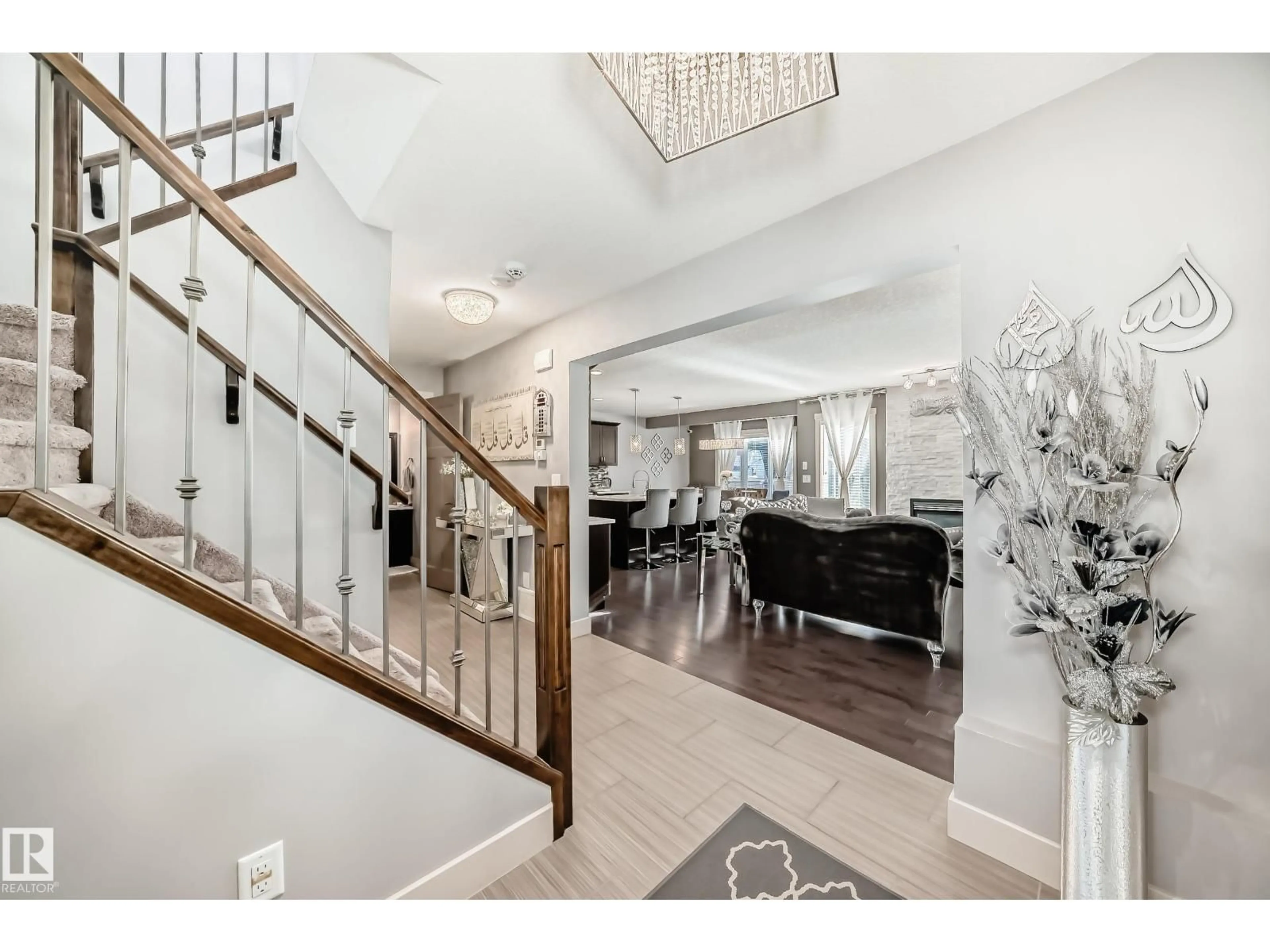 Indoor entryway for 14027 161 AV, Edmonton Alberta T6V0J2