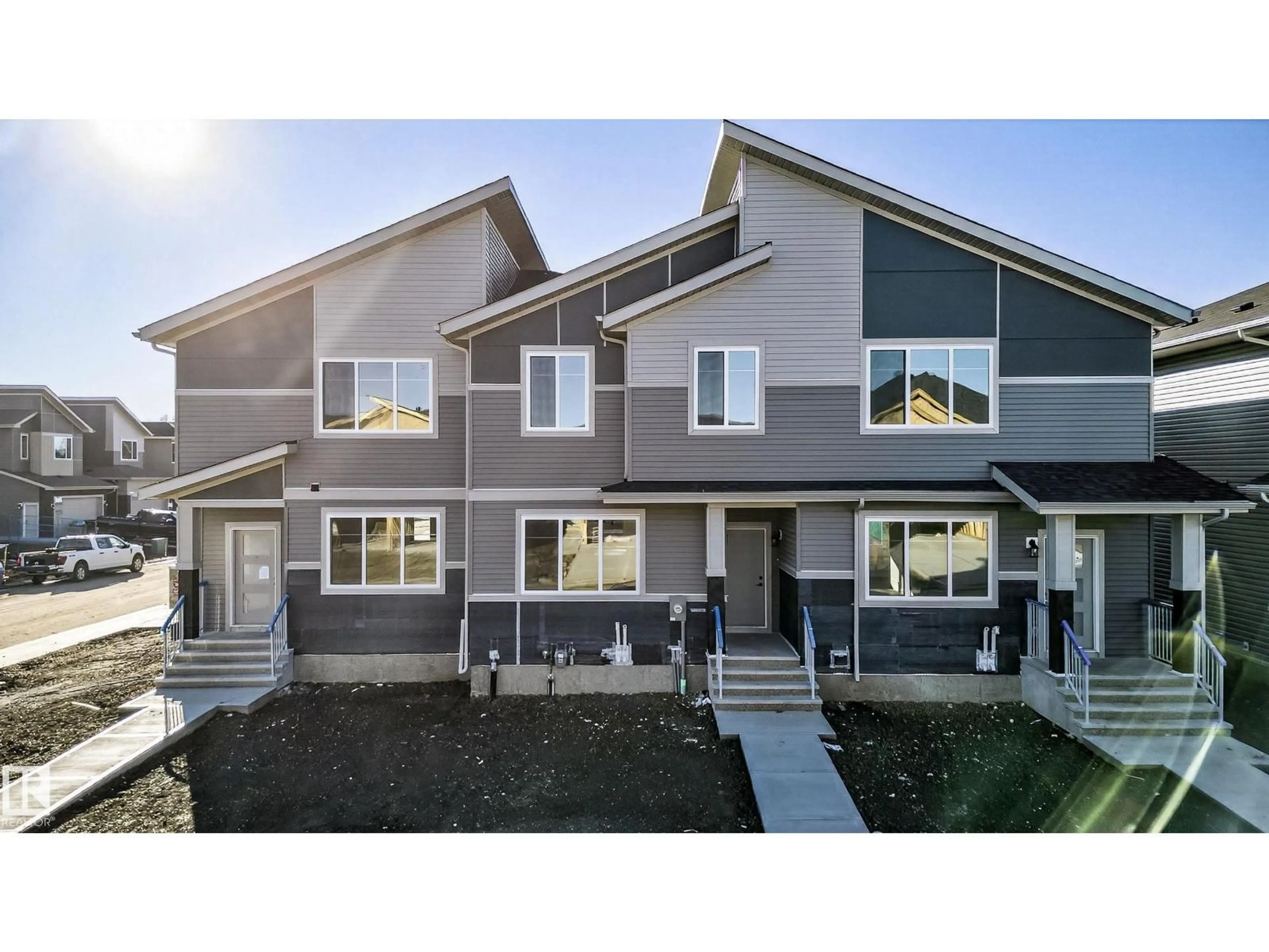 Home with vinyl exterior material, street for 118 PIERWYCK LO, Spruce Grove Alberta T7X4G2