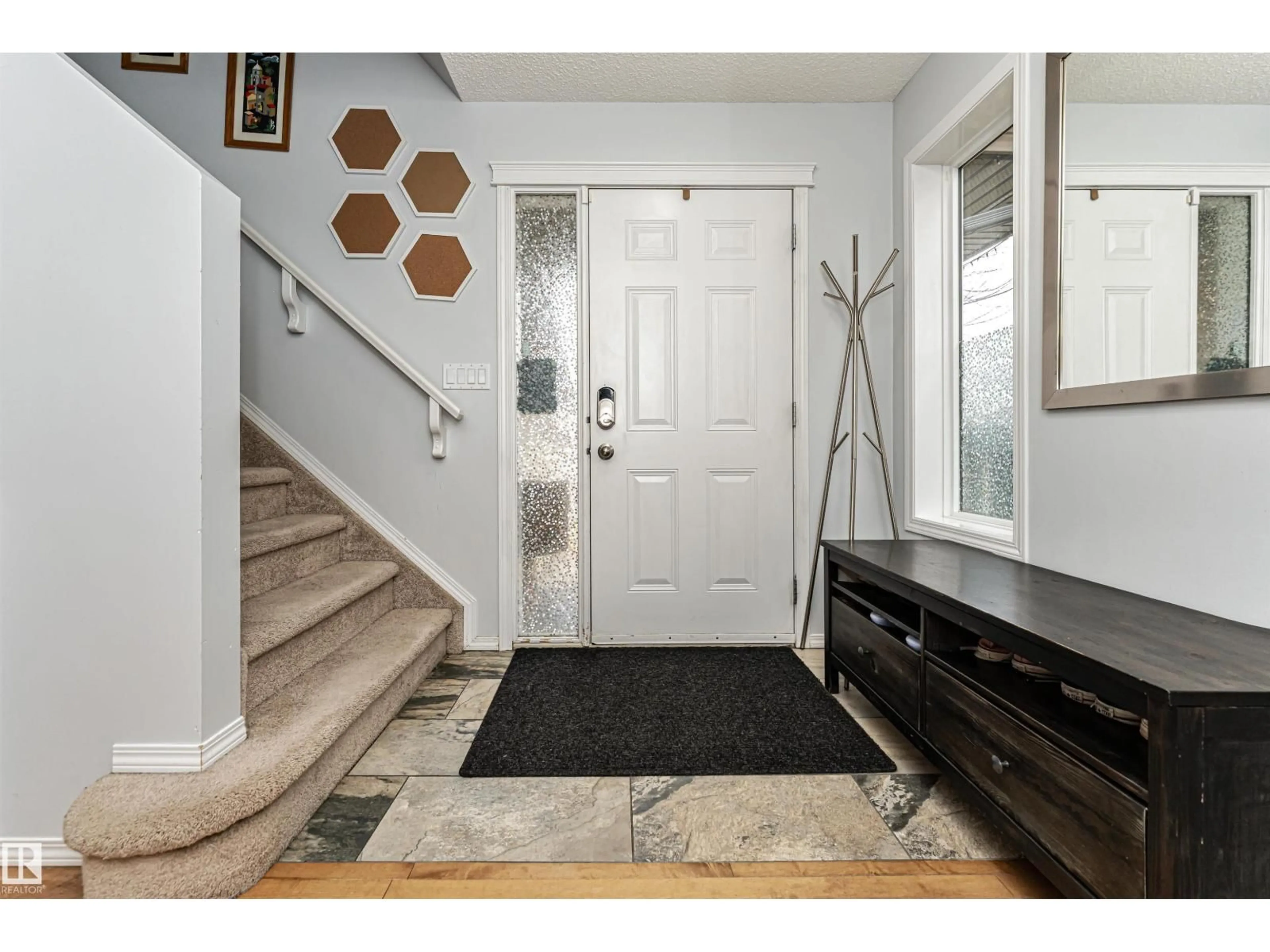 Indoor entryway for 38 RUE BOUCHARD, Beaumont Alberta T4X0E6