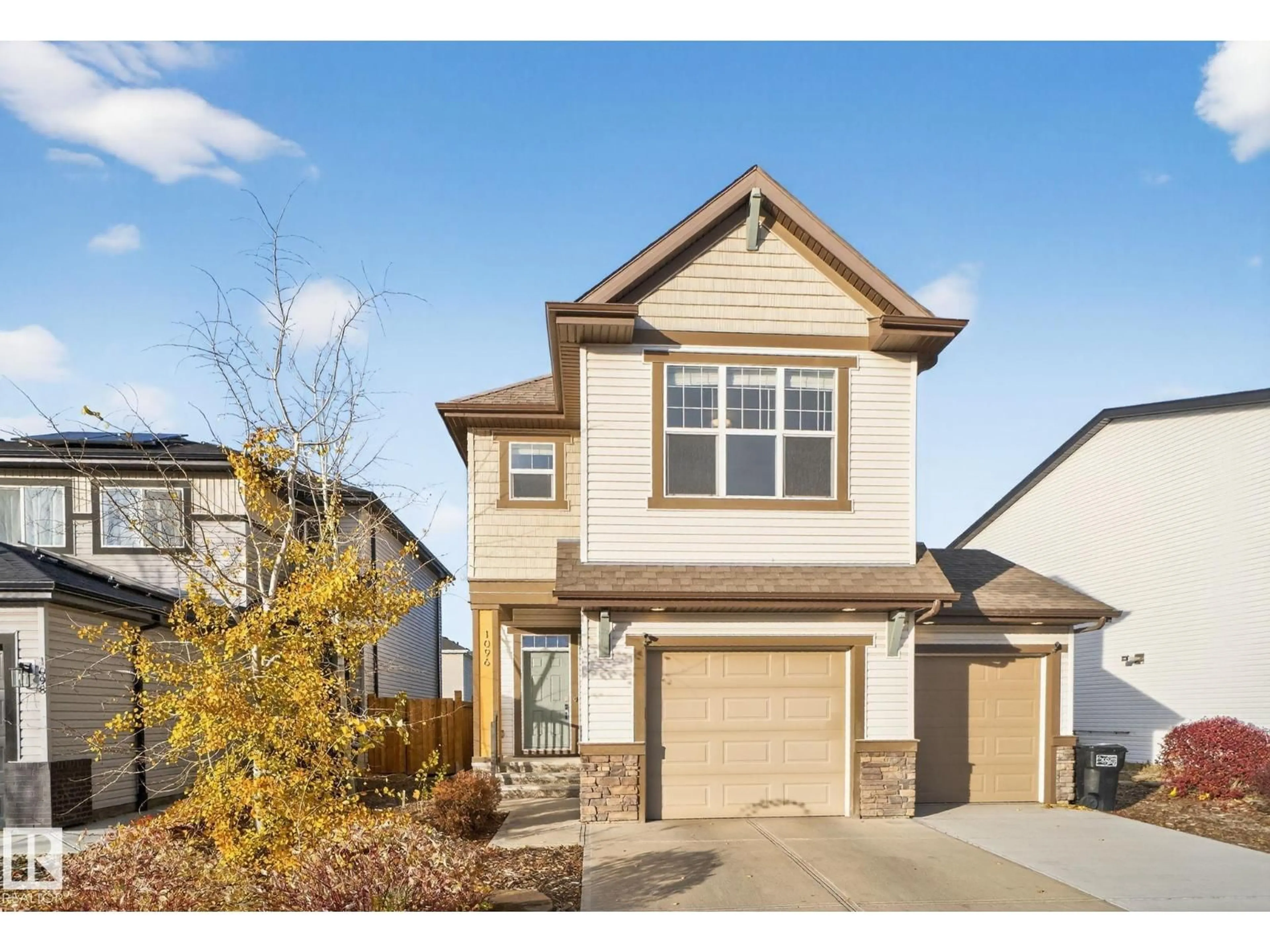 Home with vinyl exterior material, street for 1096 SECORD PROMENADE, Edmonton Alberta T5T7B1