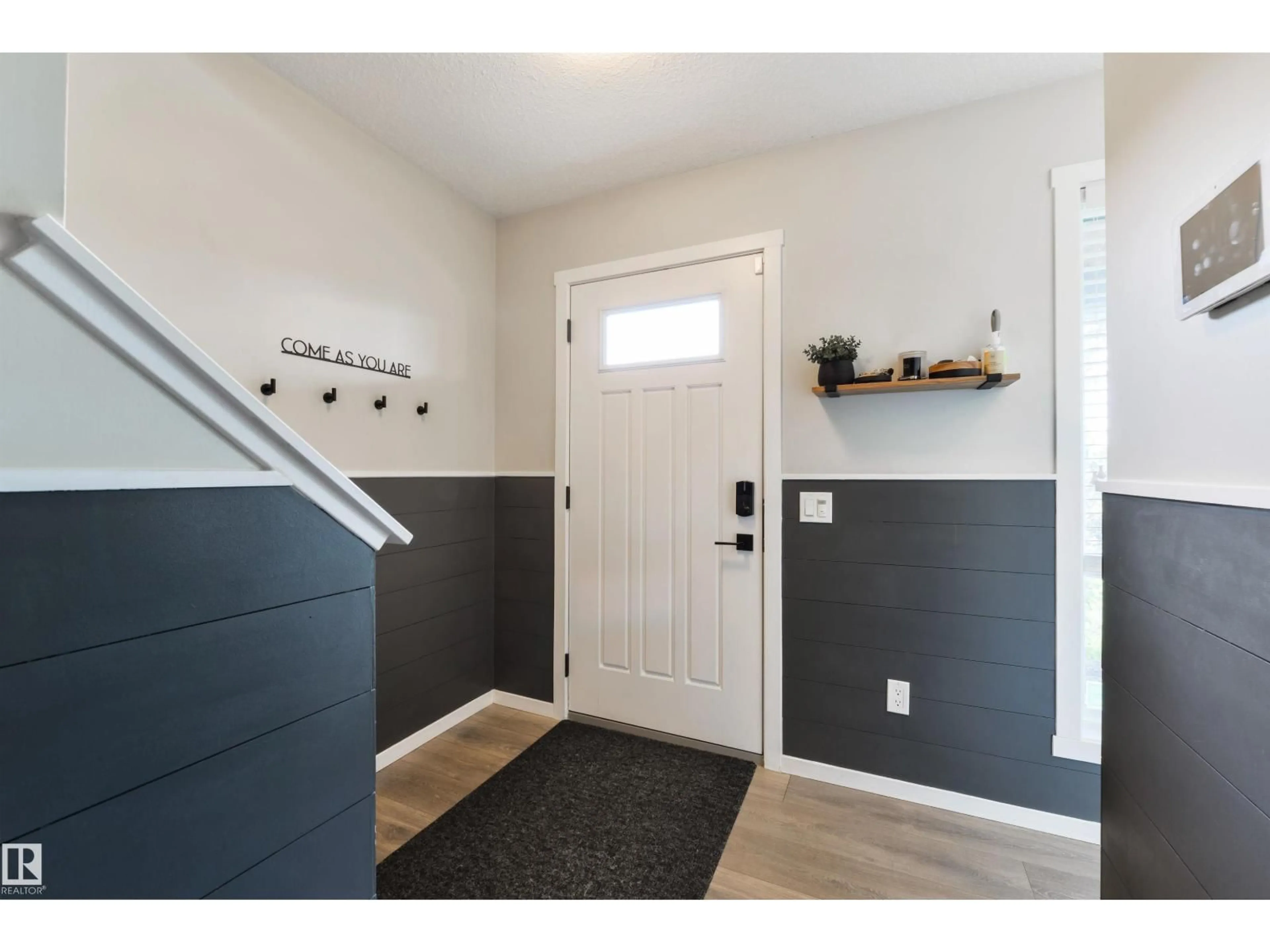 Indoor entryway for 8273 CHAPPELLE WY, Edmonton Alberta T6W1A6