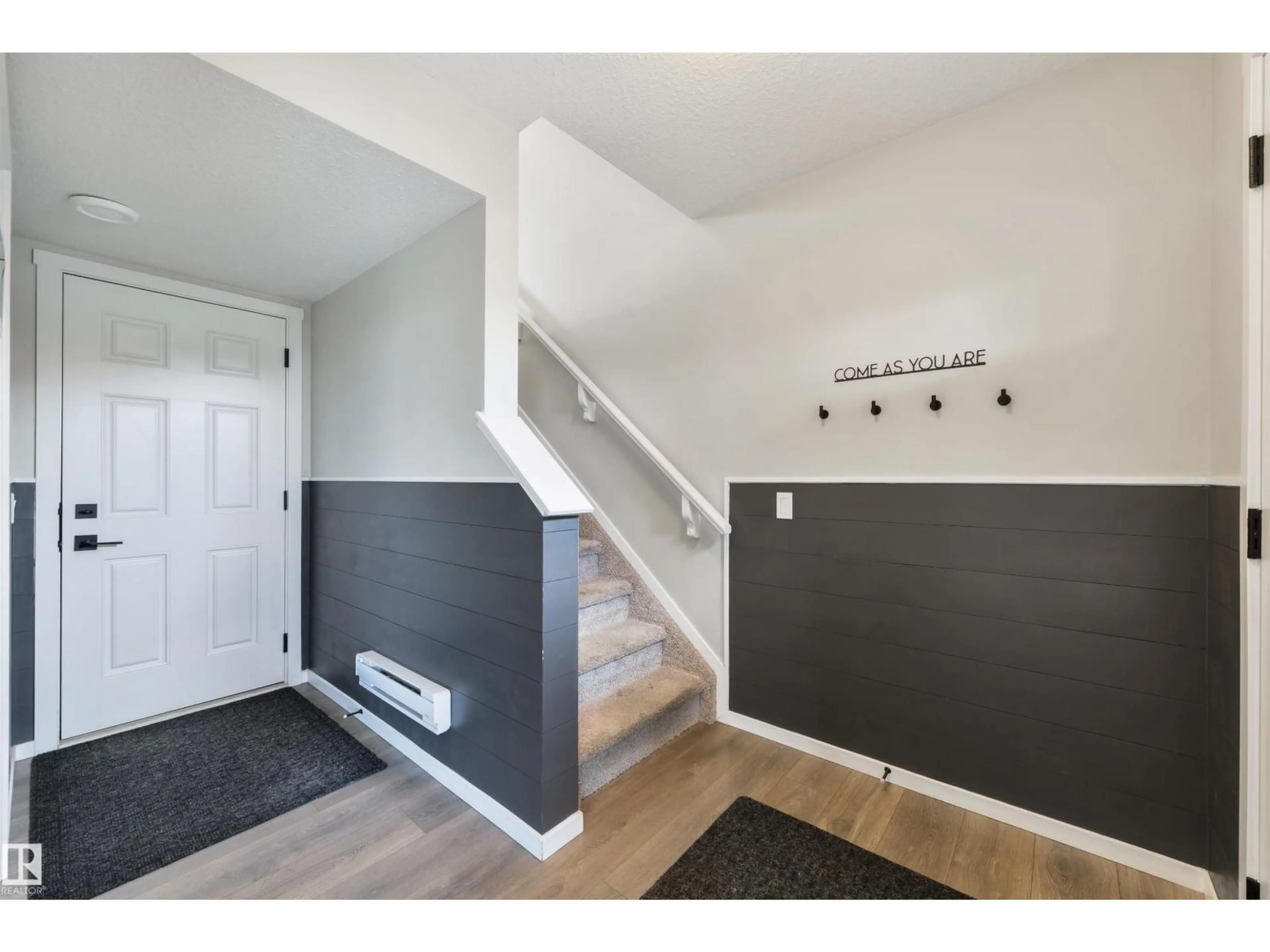 Indoor entryway for 8273 CHAPPELLE WY, Edmonton Alberta T6W1A6
