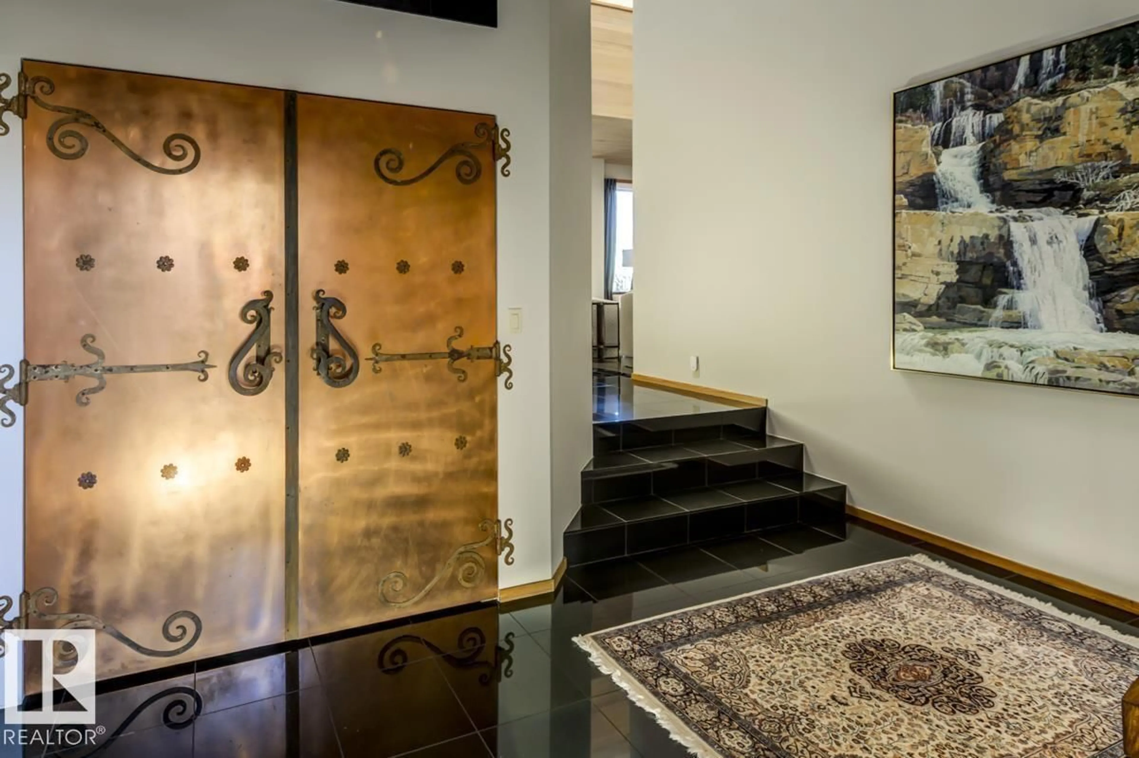 Indoor foyer for 15415 RIO TERRACE DR, Edmonton Alberta T5R3L1