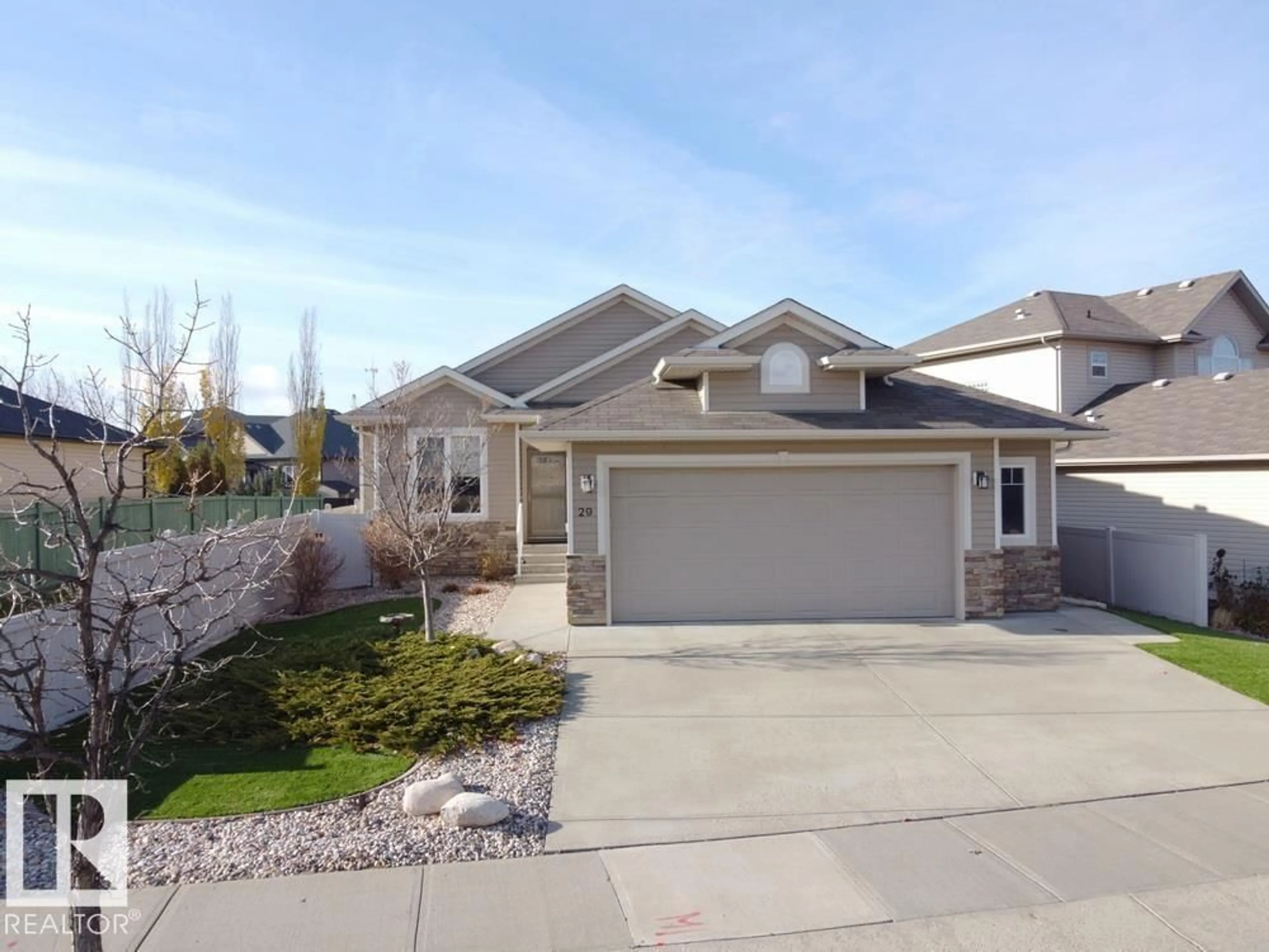 Home with vinyl exterior material, street for 29 WESLEYAN CO, Fort Saskatchewan Alberta T8L0C9